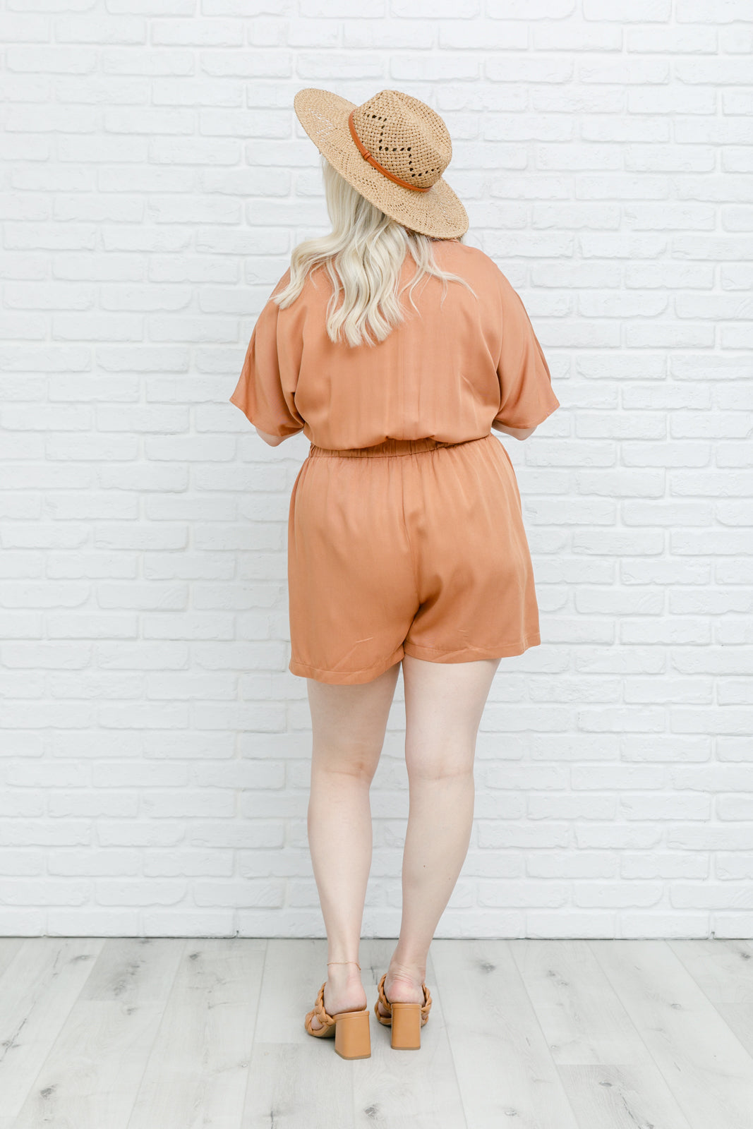 Collared romper in Light Rust
100% Rayon
Wash cold, hang dry
Fits true to size