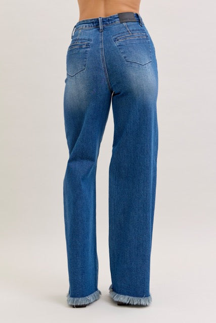 Judy Blue Jeans
High-Rise
Button Fly
4-Way Stretch
Back Welt Pockets
Medium Wash
Distressed Hem
Straight Silhouette
93% Cotton, 6% Polyester, 1% Spandex
True to Judy Blue Sizing