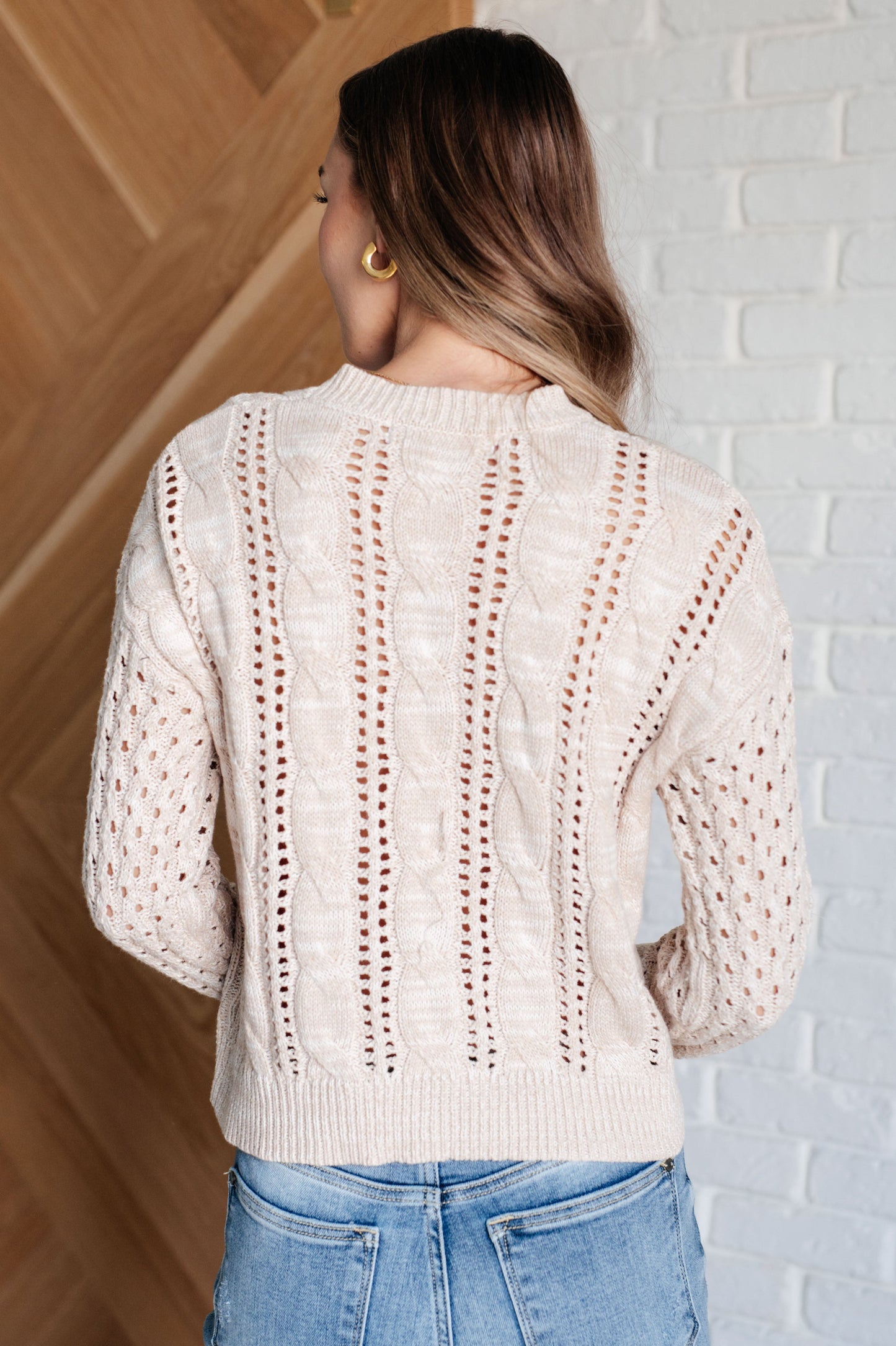 Beige Medium Weight Cable Knit
Round Neckline
Ribbed Neckline
Drop Shoulder
Ribbed Sleeve Cuff
Ribbed Hem
60% Cotton, 40% Acrylic
True to Size
