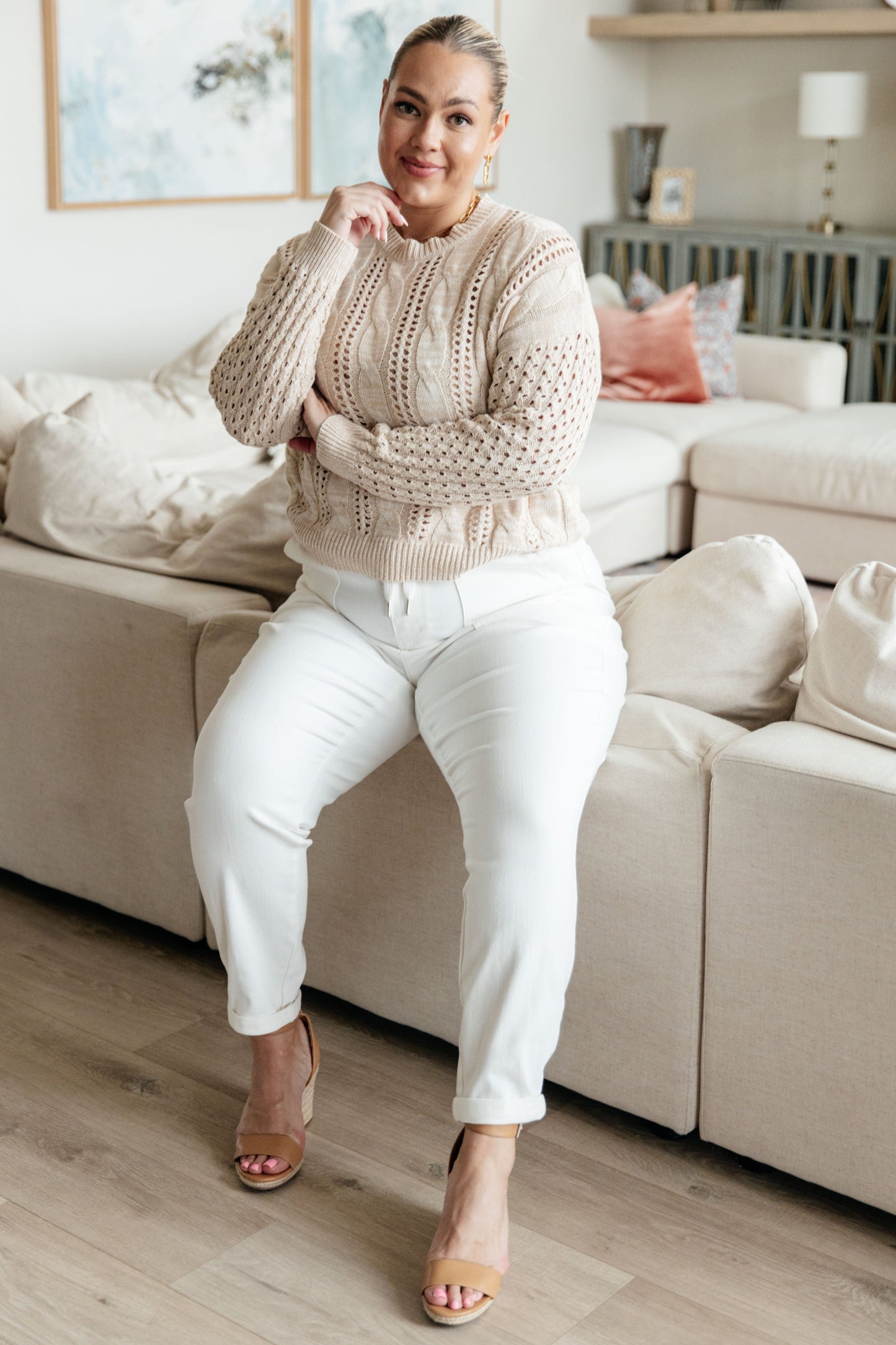 Beige Medium Weight Cable Knit
Round Neckline
Ribbed Neckline
Drop Shoulder
Ribbed Sleeve Cuff
Ribbed Hem
60% Cotton, 40% Acrylic
True to Size