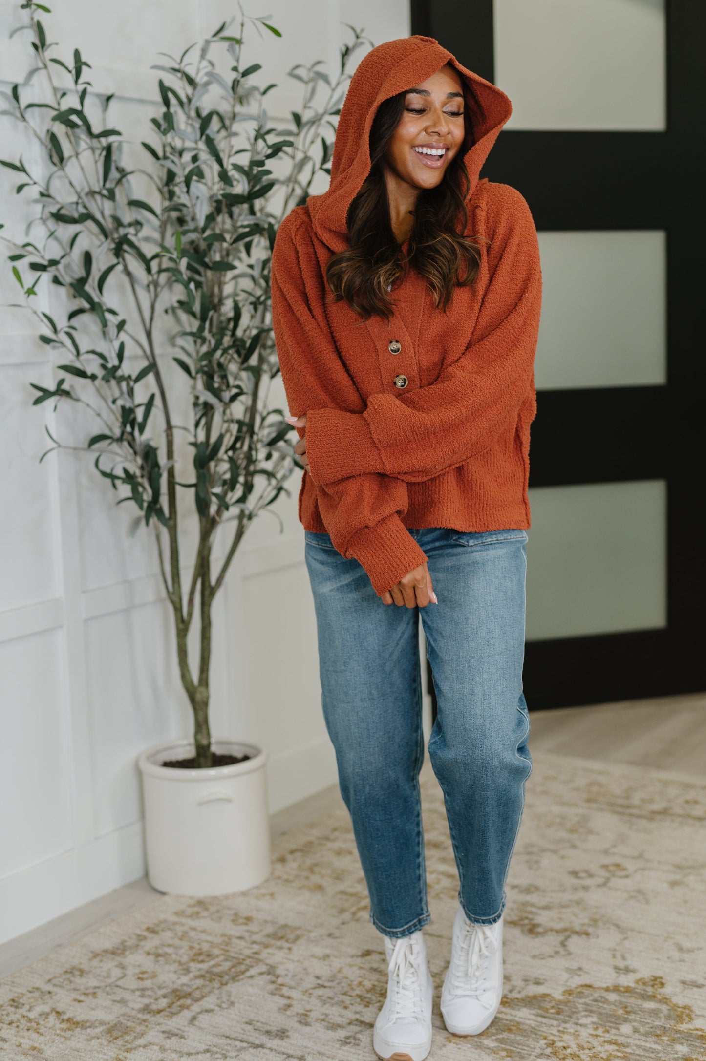 Textured Sweater Knit top in Rust by Andree by Unit
High Stretch
Banded V-Neckline
Functional Half Front Button Closures
Ribbed Hemline
Ribbed Banded Sleeve Cuff
Hooded
Exposed Seam Details
75% Nylon, 25% Acrylic
True to Size