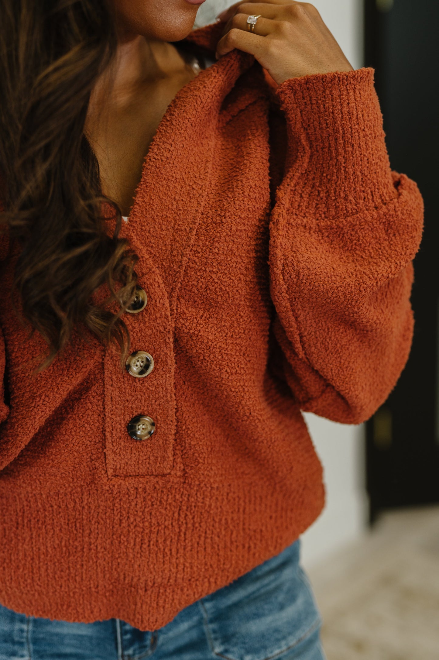 Textured Sweater Knit top in Rust by Andree by Unit
High Stretch
Banded V-Neckline
Functional Half Front Button Closures
Ribbed Hemline
Ribbed Banded Sleeve Cuff
Hooded
Exposed Seam Details
75% Nylon, 25% Acrylic
True to Size