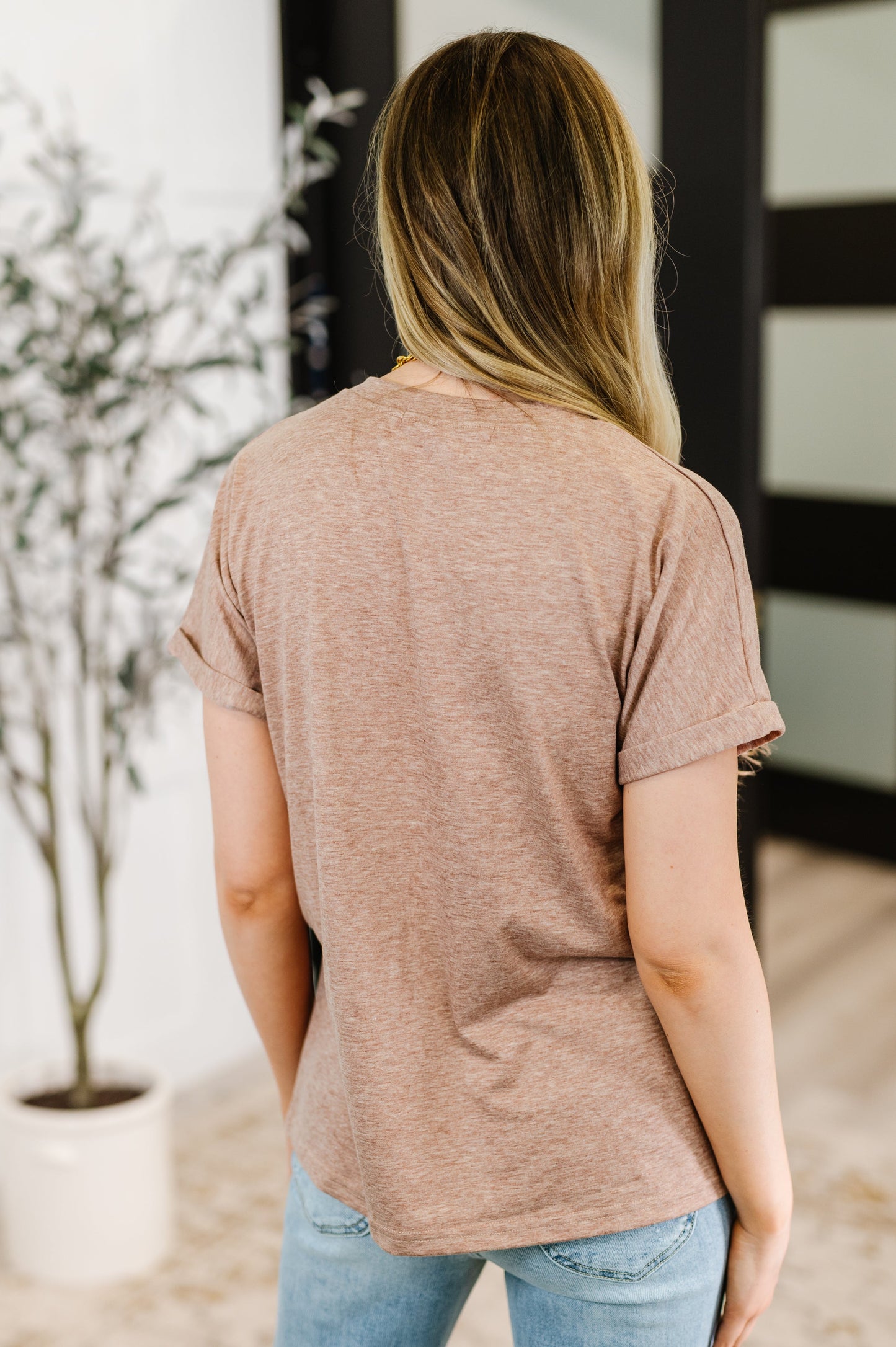 ASh Mocha short sleeved
Functional Front Buttons
High Stretch
Lightweight Jersey Knit
Stitched Cuff Sleeve
V-Neck Top
95% Polyester, 5% Spandex
True to Size