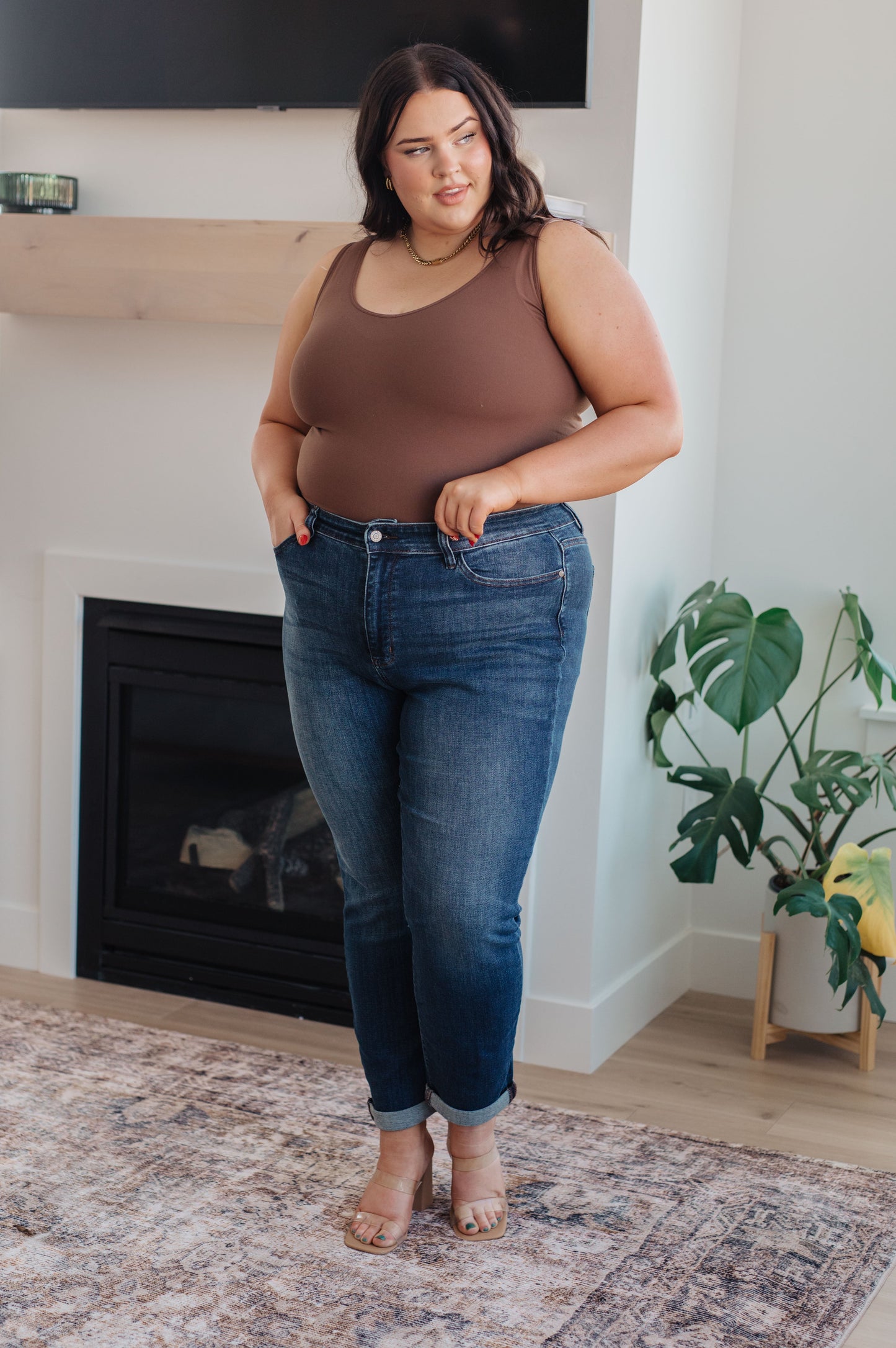 Judy Blue Jeans
Mid-Rise
Zip Fly
4-Way Stretch
Dark Wash
Optional Cuff
Slim Fit Silhouette
93% Cotton, 6% Polyester, 1% Spandex
True to Judy Blue Sizing