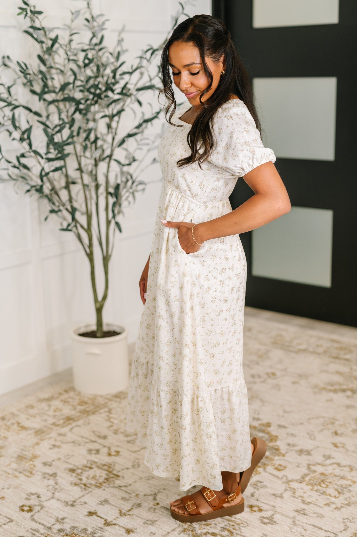 Lightweight Woven square neck maxi dress
No Stretch
Square Neckline
Cased Elastic and Gathered Shoulder
Cased Elastic Sleeve Cuff
Puff Sleeve
Elastic Waistband
Functional Side Pockets
Gathered Tier Hem
3/4 Lined
Self: 60% Cotton, 40% Polyester
Lining: 100% Polyester
True to Size