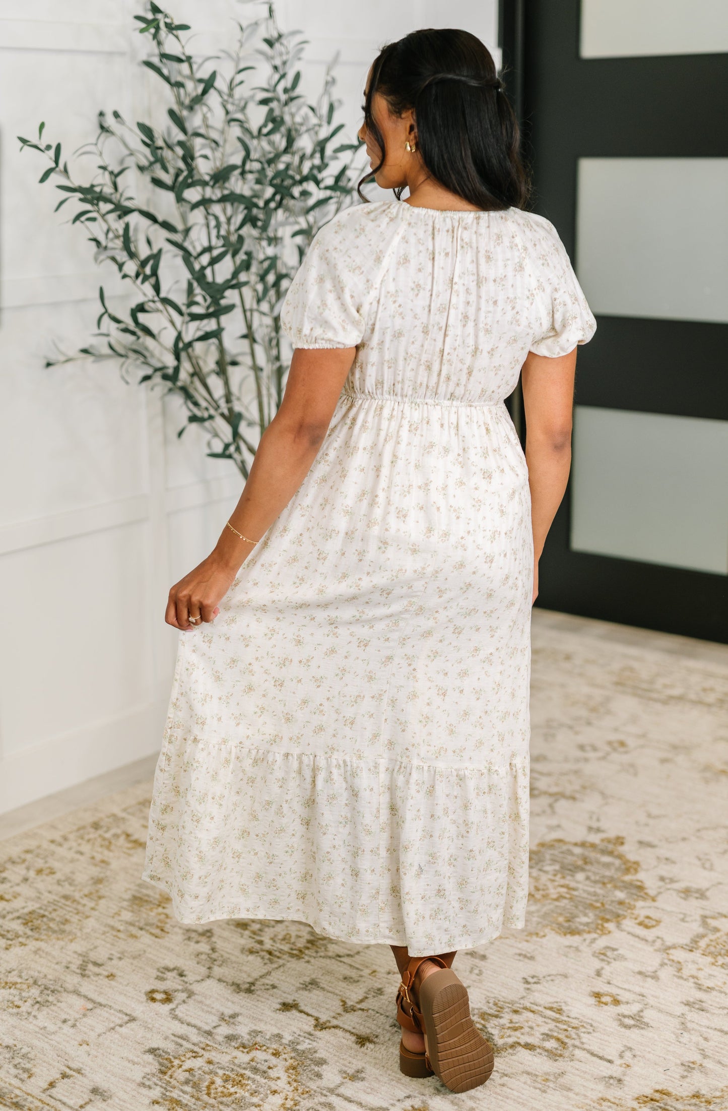 Lightweight Woven square neck maxi dress
No Stretch
Square Neckline
Cased Elastic and Gathered Shoulder
Cased Elastic Sleeve Cuff
Puff Sleeve
Elastic Waistband
Functional Side Pockets
Gathered Tier Hem
3/4 Lined
Self: 60% Cotton, 40% Polyester
Lining: 100% Polyester
True to Size