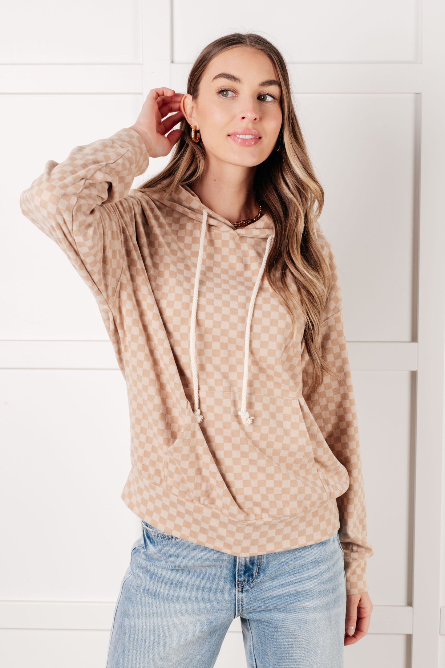 Khaki checkered hoodie
Performance Fleece
Hooded
Drawstring
Kangaroo Pocket
Banded Hemline
Banded Sleeve Cuffs
90% Polyester, 10% Elastane
True to Size