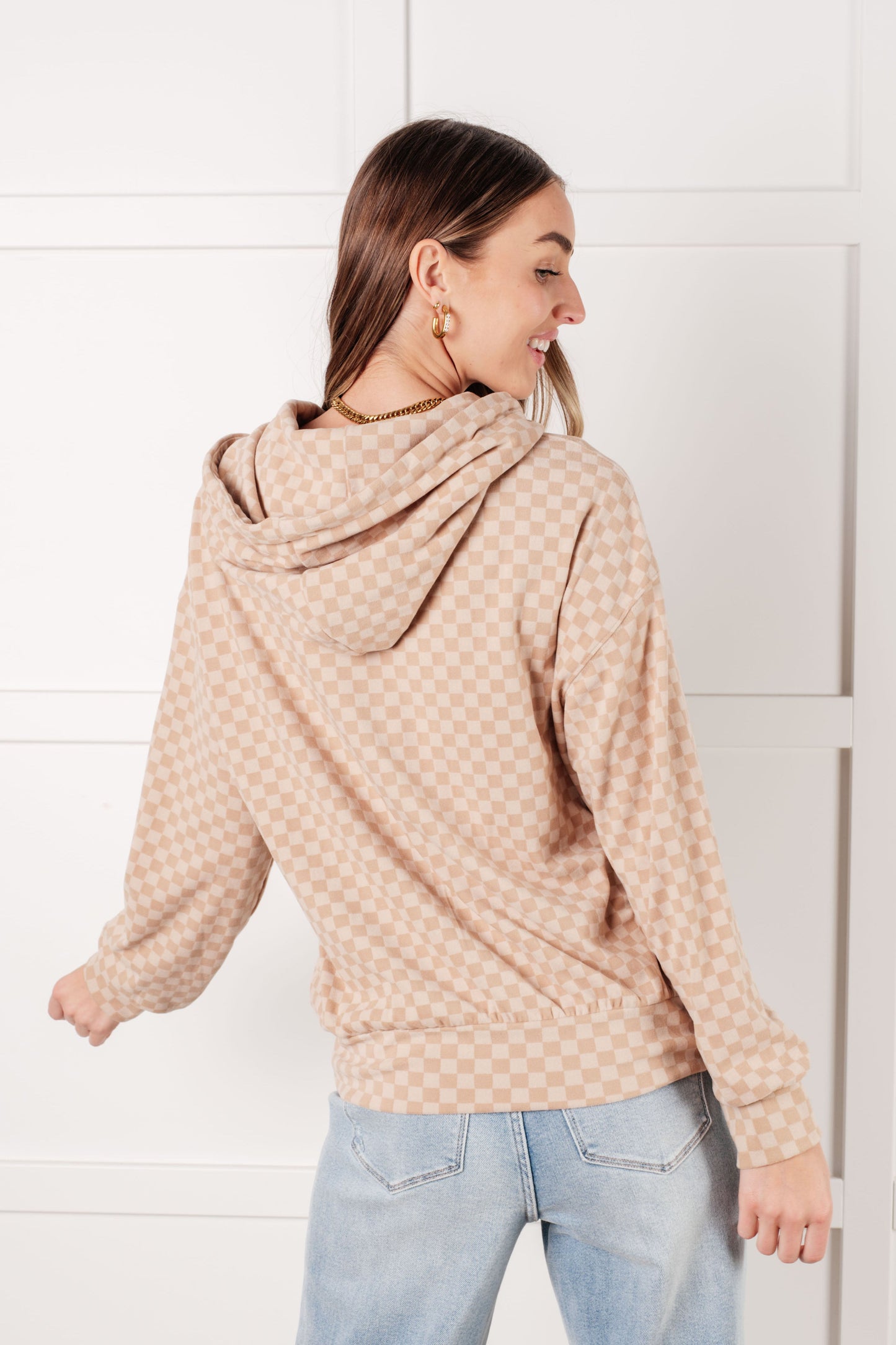 Khaki checkered hoodie
Performance Fleece
Hooded
Drawstring
Kangaroo Pocket
Banded Hemline
Banded Sleeve Cuffs
90% Polyester, 10% Elastane
True to Size