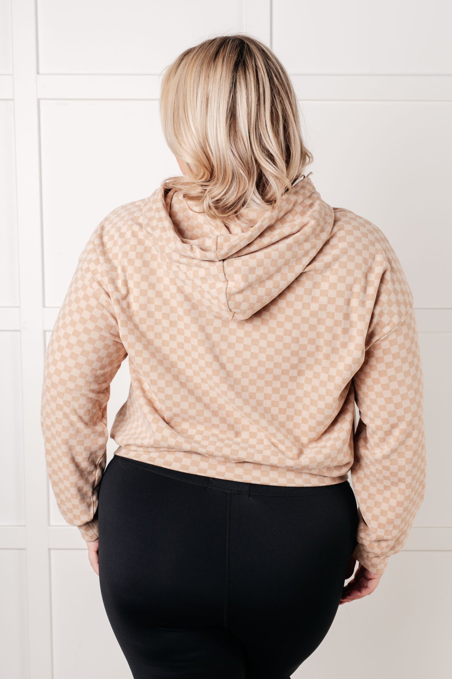 Khaki checkered hoodie
Performance Fleece
Hooded
Drawstring
Kangaroo Pocket
Banded Hemline
Banded Sleeve Cuffs
90% Polyester, 10% Elastane
True to Size