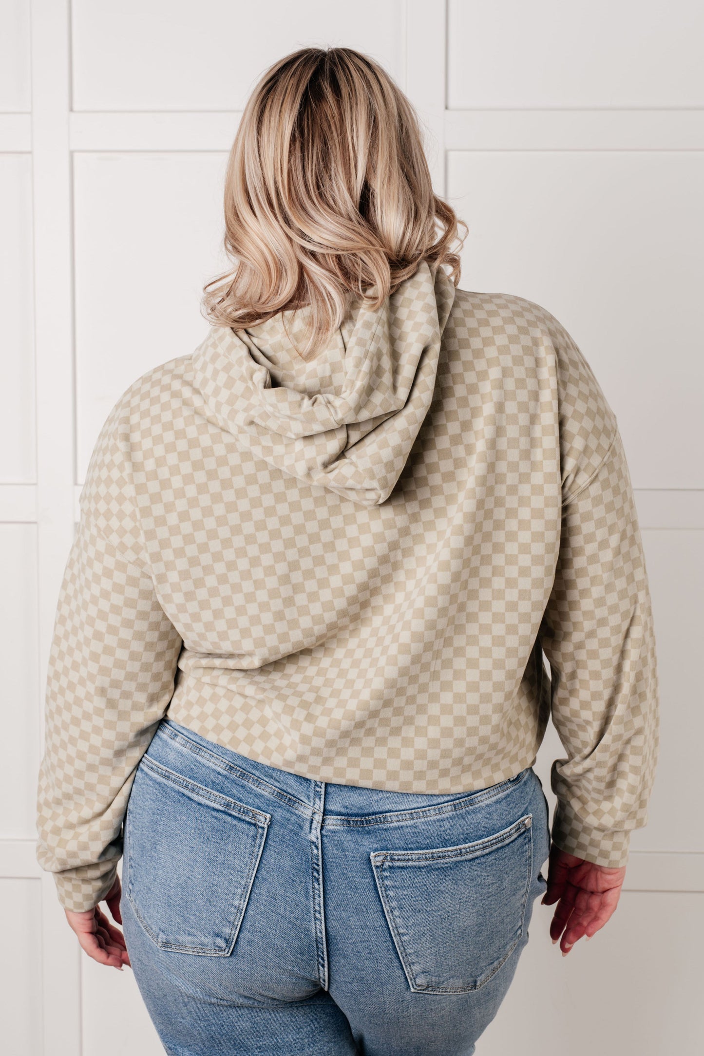 Checkered Hoodie in Sage
Performance Fleece
Hooded
Drawstring
Kangaroo Pocket
Banded Hemline
Banded Sleeve Cuffs
90% Polyester, 10% Elastane
True to Size