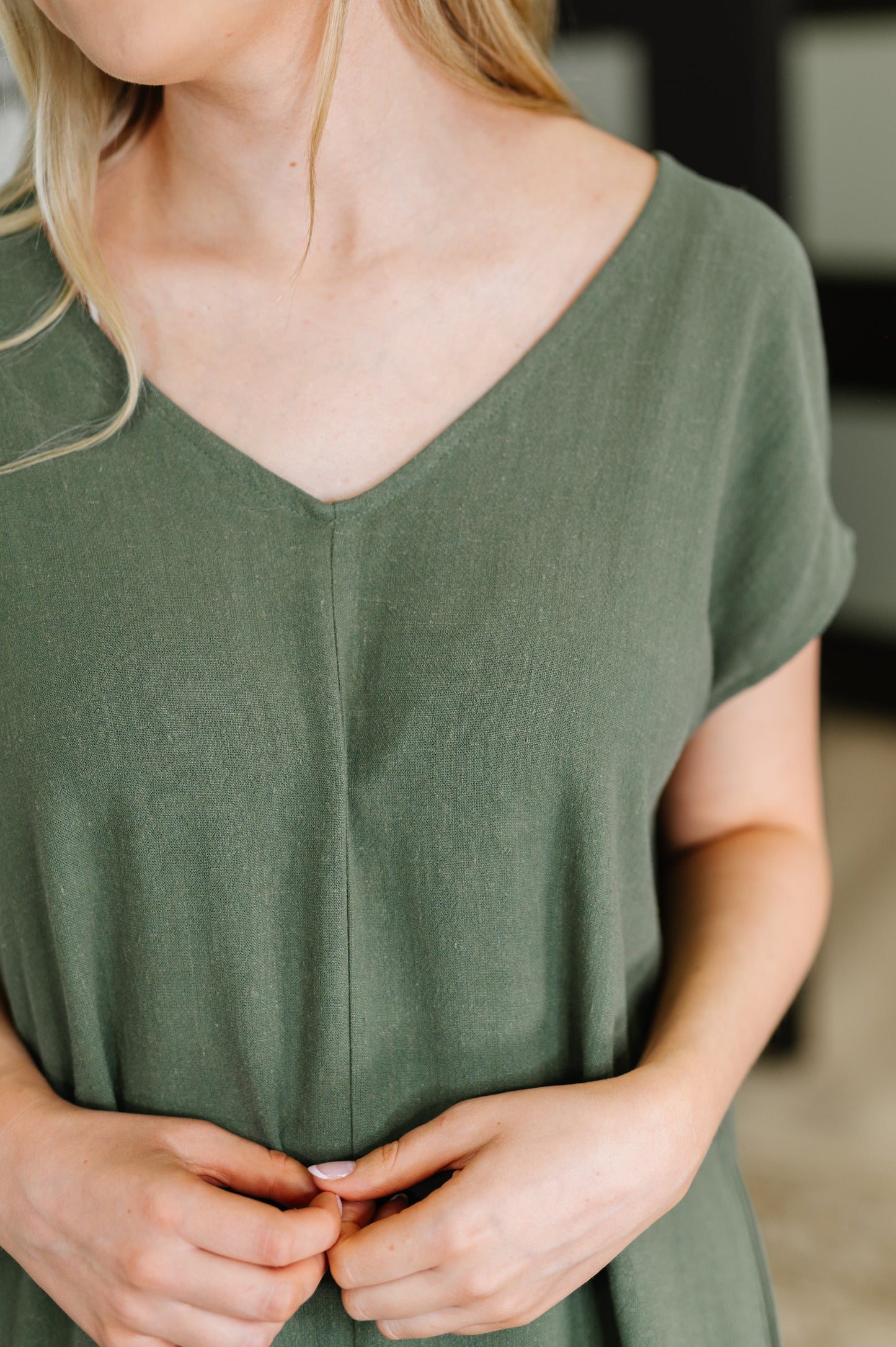 V-Neck Relaxed Dress in Gray Green
Mid-Weight Woven
No Stretch
Deep V-Neckline
Dolman Sleeve
Functional Side Pockets
Center Back Seam
Relaxed Fit
80% Rayon, 20% Linen
True to Size