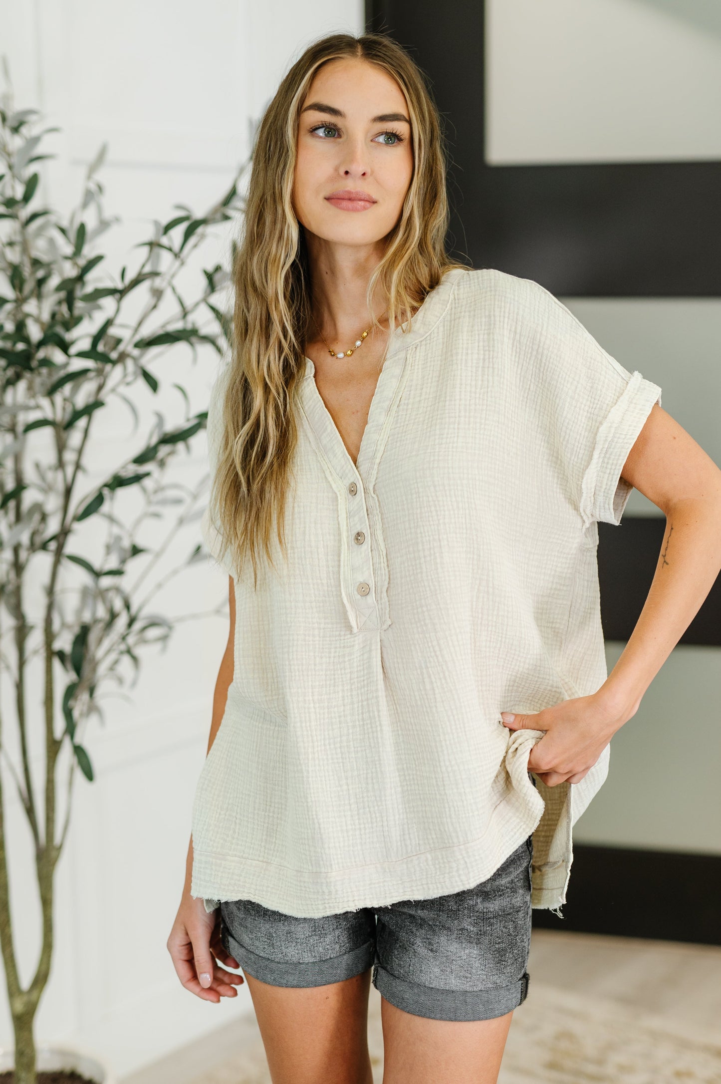 Sand Beige, Lightweight Gauze short sleeve top
No Stretch
V-Neckline
Functional 3/4 Front Button Closures
Dolman Sleeve
Banded Sleeve Cuff
Banded Stepped Hemline
Side Slit
Back Center Seam
Raw and Exposed Seam Details
Raw Hem
100% Cotton
True to Size
