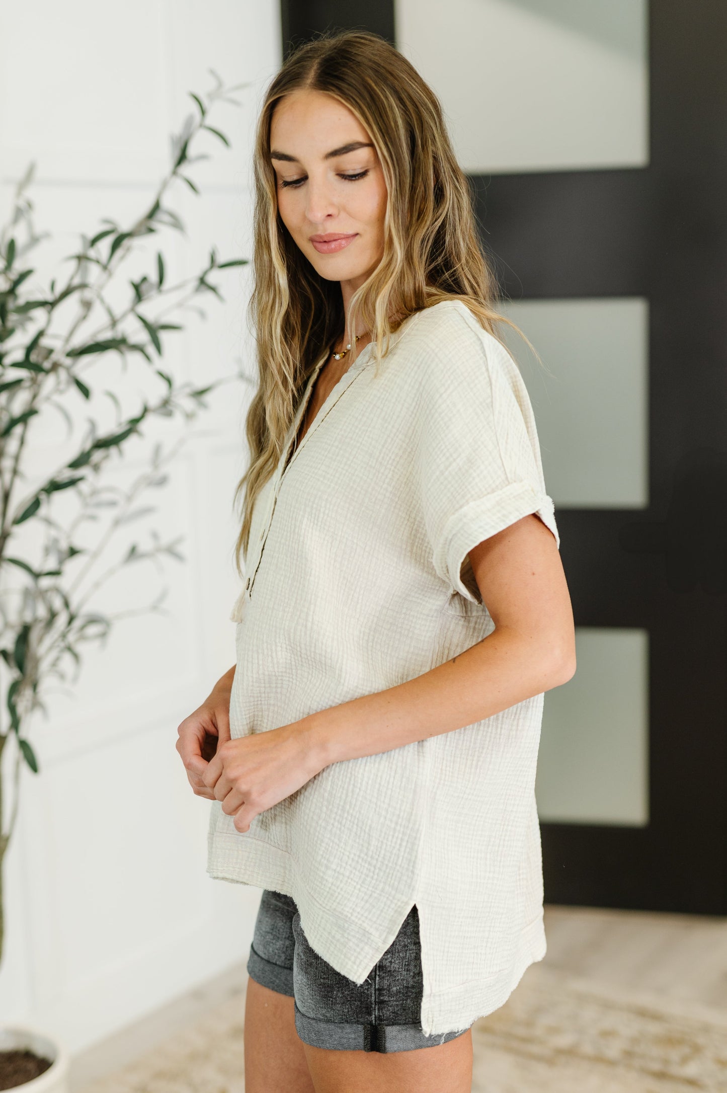 Sand Beige, Lightweight Gauze short sleeve top
No Stretch
V-Neckline
Functional 3/4 Front Button Closures
Dolman Sleeve
Banded Sleeve Cuff
Banded Stepped Hemline
Side Slit
Back Center Seam
Raw and Exposed Seam Details
Raw Hem
100% Cotton
True to Size