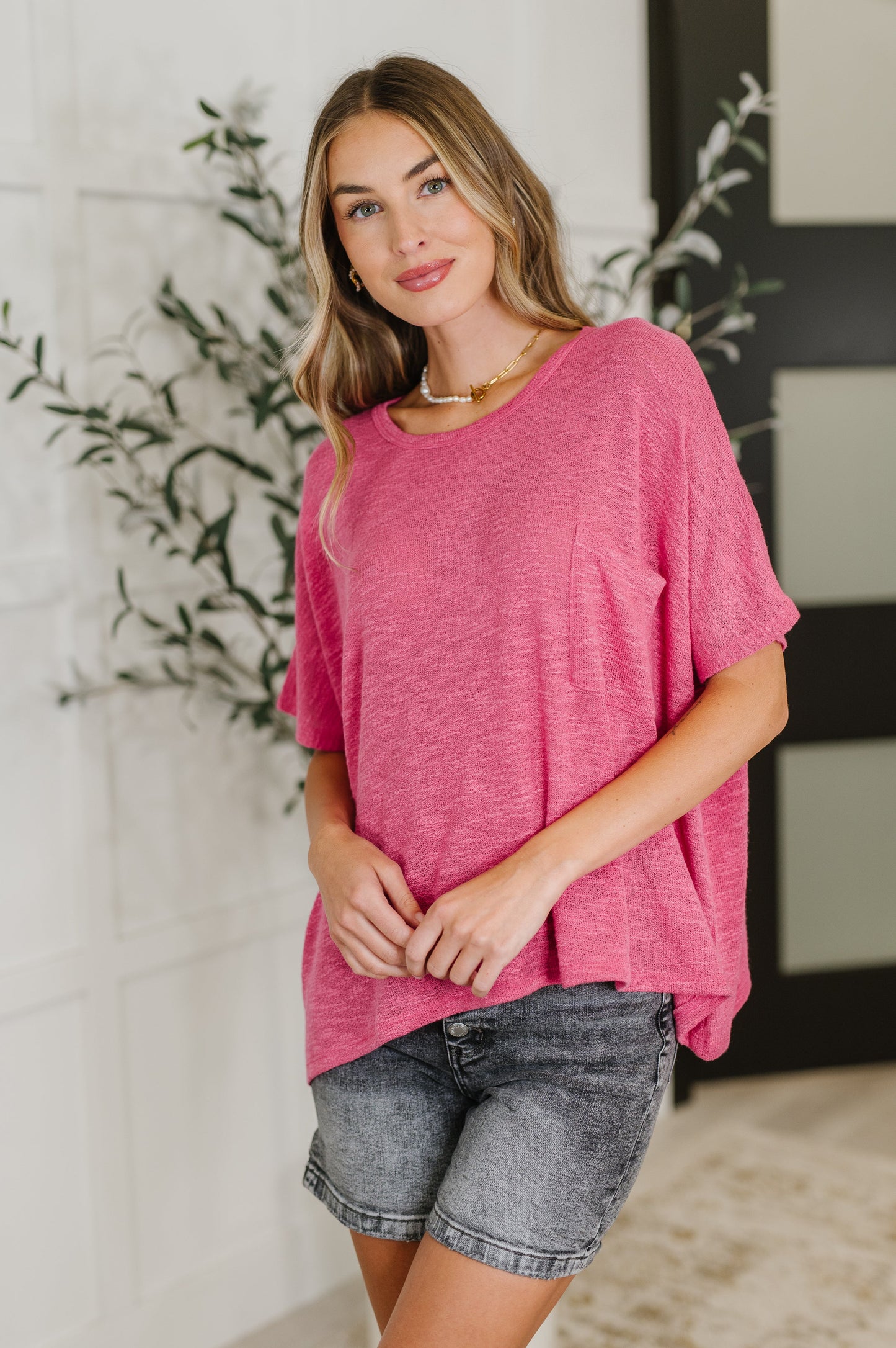 Hacci Material Short Sleeve Top
Oversized Fit
Dolman Sleeve
Round Neckline
Back Center Seam
Sheer
Front Patch Pocket
63% Polyester, 33% Rayon, 4% Spandex
True to Size