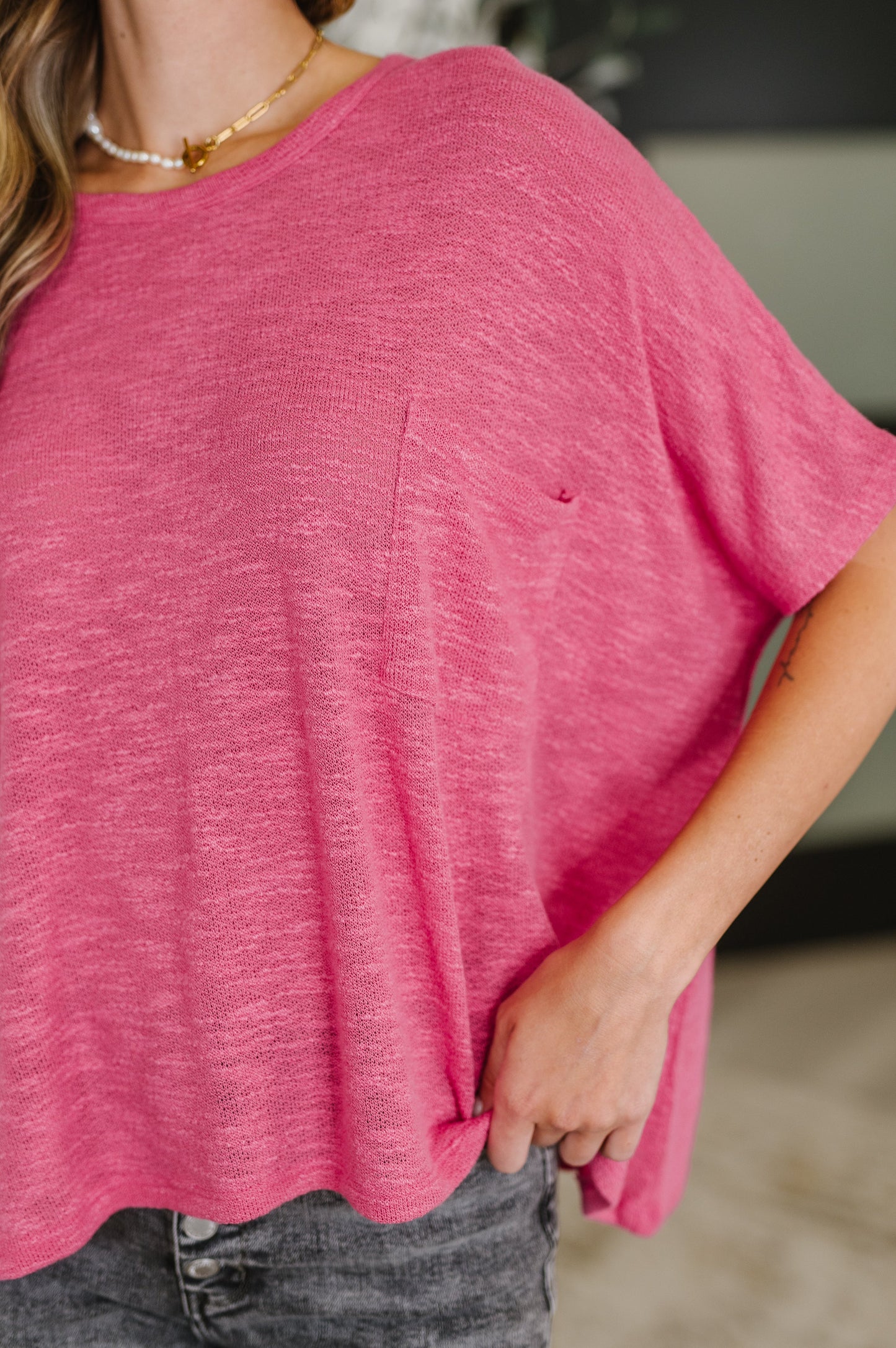 Hacci Material Short Sleeve Top
Oversized Fit
Dolman Sleeve
Round Neckline
Back Center Seam
Sheer
Front Patch Pocket
63% Polyester, 33% Rayon, 4% Spandex
True to Size
