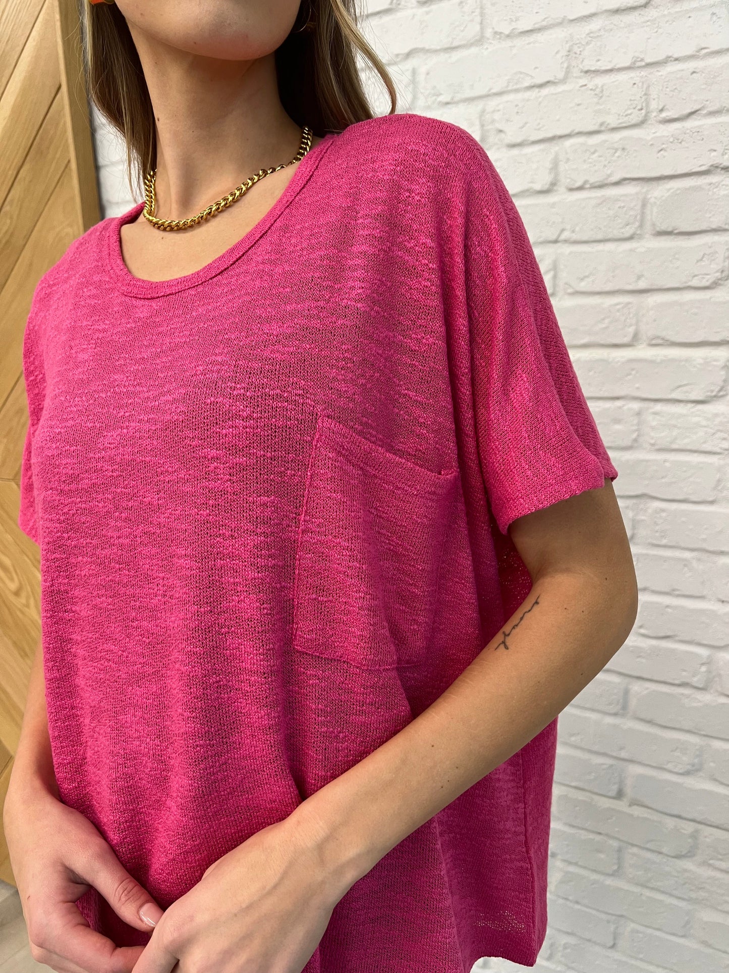 Hacci Material Short Sleeve Top
Oversized Fit
Dolman Sleeve
Round Neckline
Back Center Seam
Sheer
Front Patch Pocket
63% Polyester, 33% Rayon, 4% Spandex
True to Size