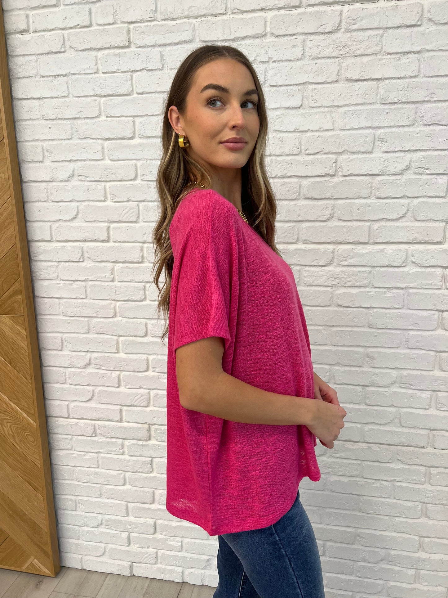 Hacci Material Short Sleeve Top
Oversized Fit
Dolman Sleeve
Round Neckline
Back Center Seam
Sheer
Front Patch Pocket
63% Polyester, 33% Rayon, 4% Spandex
True to Size