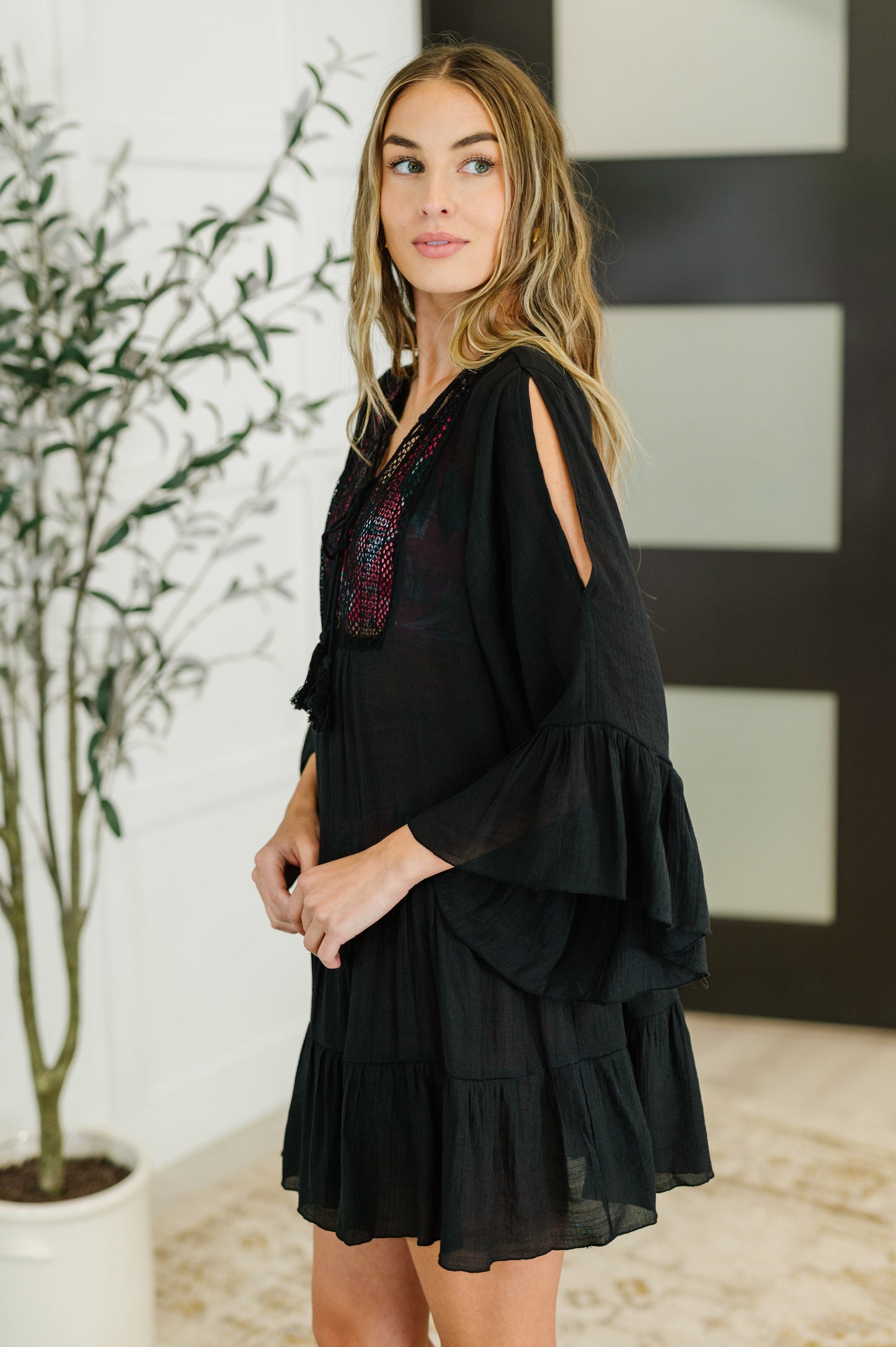 Black Sheer Lightweight Woven Swim Cover Up
No-Stretch
V-Neckline
Functional Neck Tie
Lace Details
Shoulder Cutout
Tiered
Ruffle Sleeve Cuff
100% Polyester
True to Size
