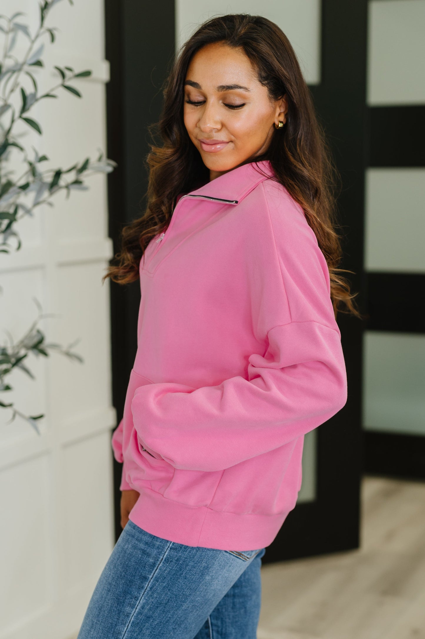 Pink half zip pullover
Fleece
High Neckline
Half Zipper Closure
Silver Hardware
Drop Shoulder
Kangaroo Pocket
Banded, Ribbed Sleeve Cuff and Hem
50% Polyester, 50% Cotton
True to Size