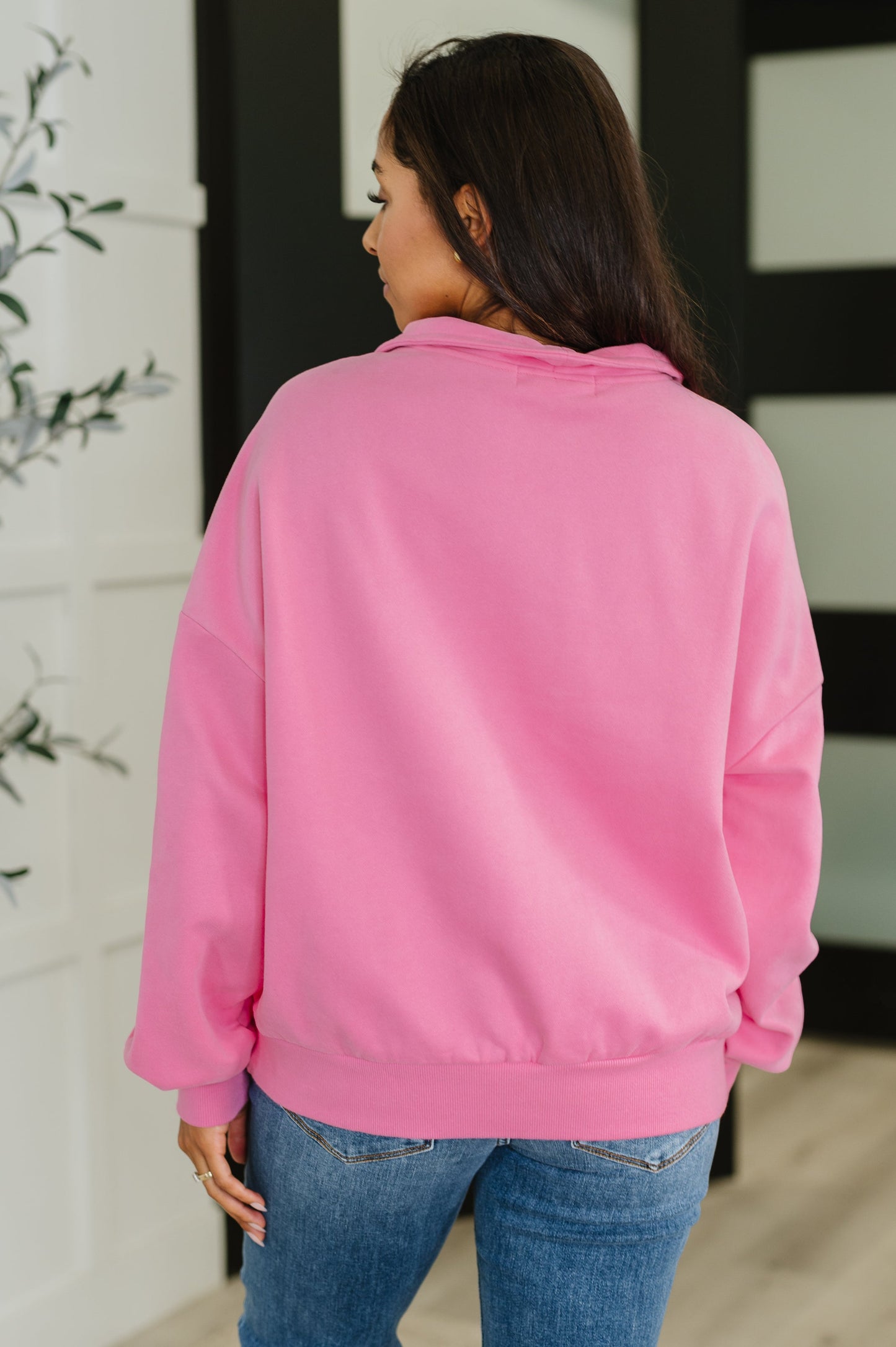Pink half zip pullover
Fleece
High Neckline
Half Zipper Closure
Silver Hardware
Drop Shoulder
Kangaroo Pocket
Banded, Ribbed Sleeve Cuff and Hem
50% Polyester, 50% Cotton
True to Size