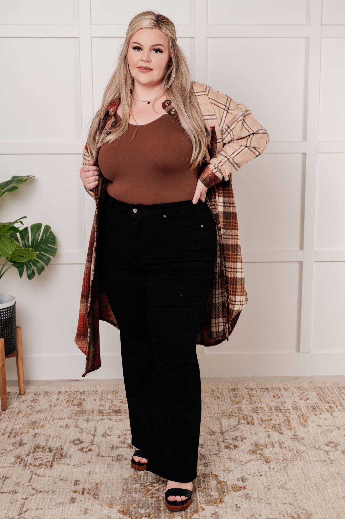 Flannel plaid oversized shacket by Haptics
Collared
Drop Shoulder
Front Button Closures
Functional Side Pockets
Patch Pocket
Sleeve Cuff Button Closure
Scooped Hem
Loose Oversized Fit
100% Polyester
True to Size