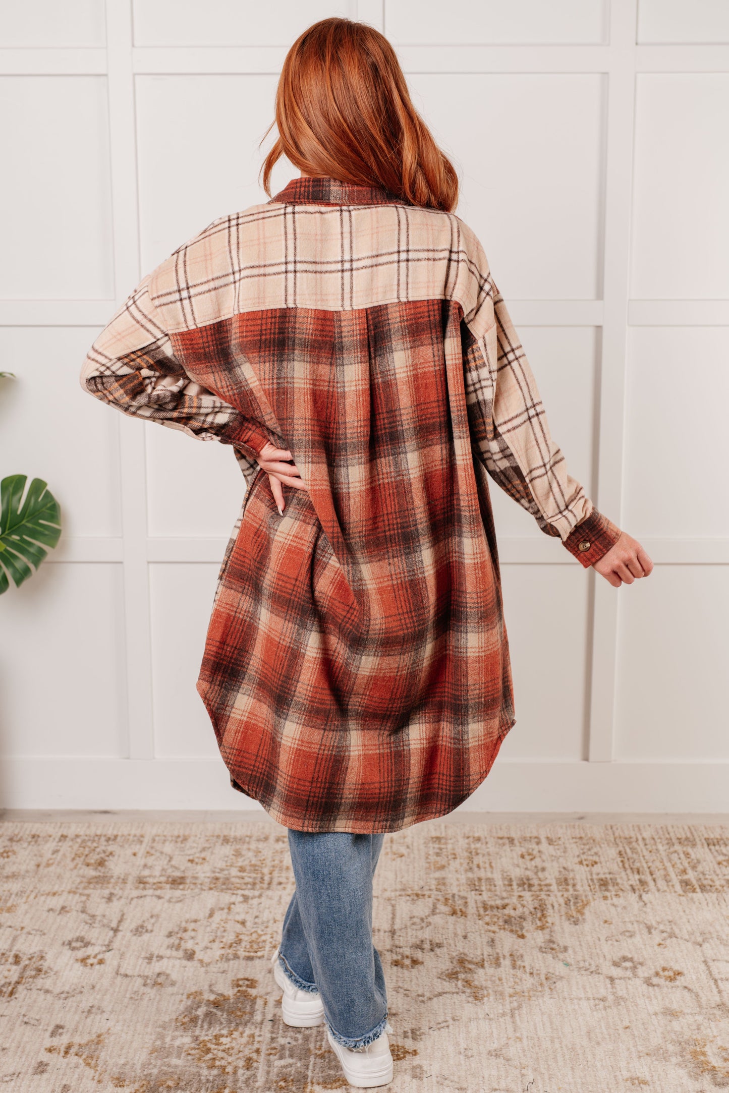 Flannel plaid oversized shacket by Haptics
Collared
Drop Shoulder
Front Button Closures
Functional Side Pockets
Patch Pocket
Sleeve Cuff Button Closure
Scooped Hem
Loose Oversized Fit
100% Polyester
True to Size