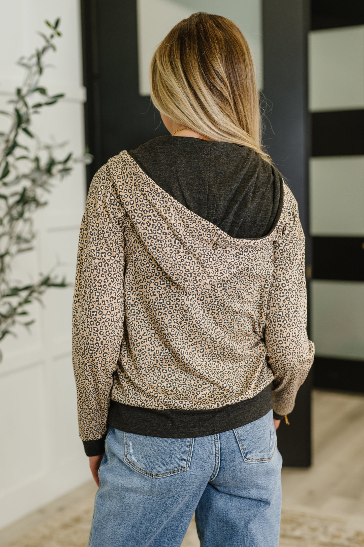 Leopard print zip up hoodie by 7th Ray
Light-Weight French Terry
Full Front Zip Up
Gold Hardware
Contrast, Banded Sleeve Cuff
Contrast, Banded Hem
Functional Side Pockets
62% Polyester, 33% Rayon, 5% Spandex
True to Size