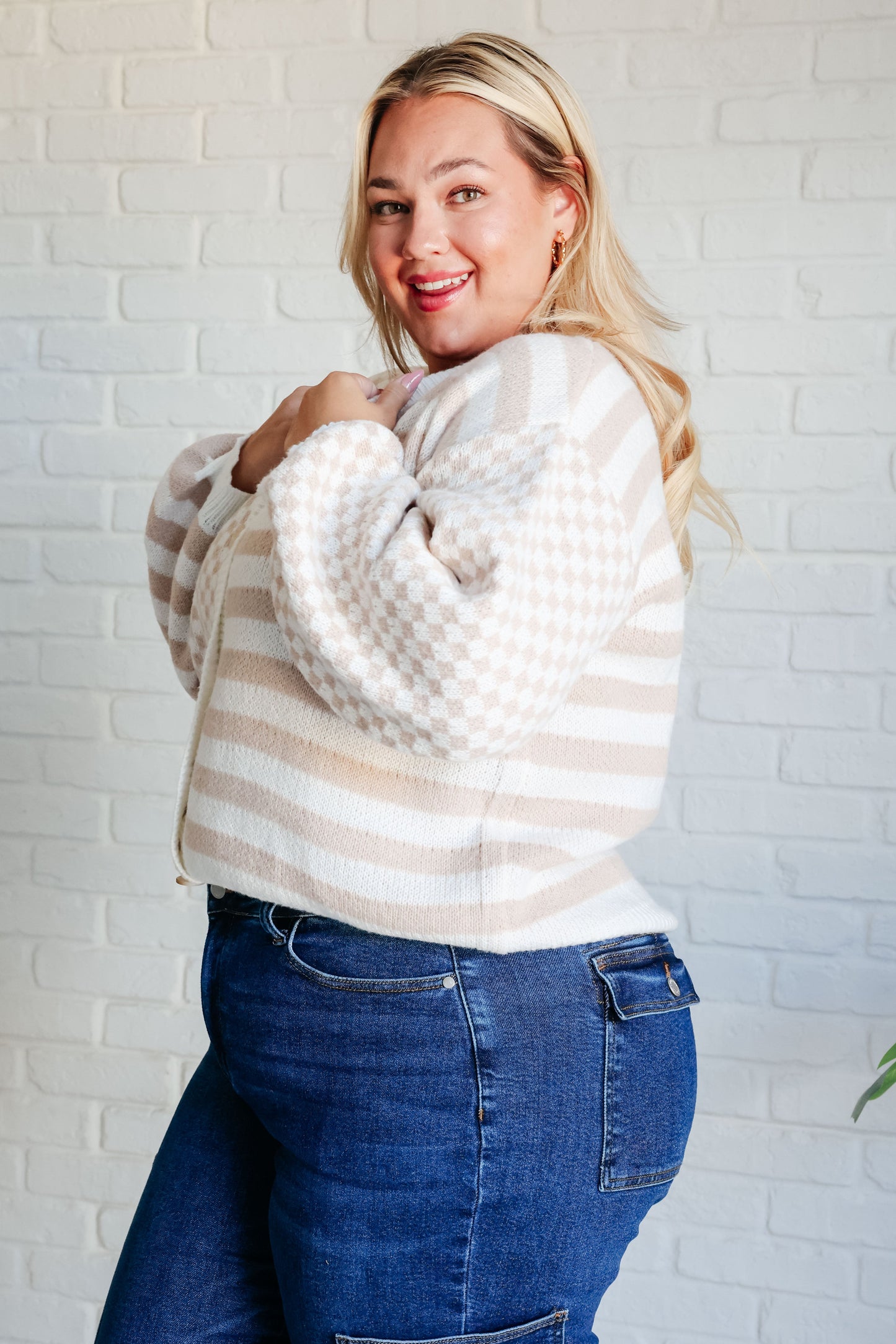 Striped and Checker Midweight Sweater Cardigan by Bibi
Knit
Ribbed Knit Trim
V-Neckline
Button Front
Dropped Shoulder
100% Polyester
True to Size