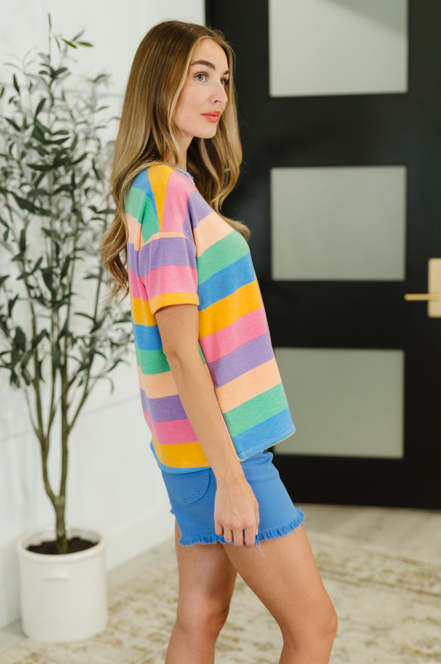 Drop shoulder top in Blue, Yellow and Pink by Haptics
Brushed French Terry
High Stretch
Banded Round Neckline
Drop Shoulder
62% Polyester, 34% Rayon, 4% Spandex
True to Size