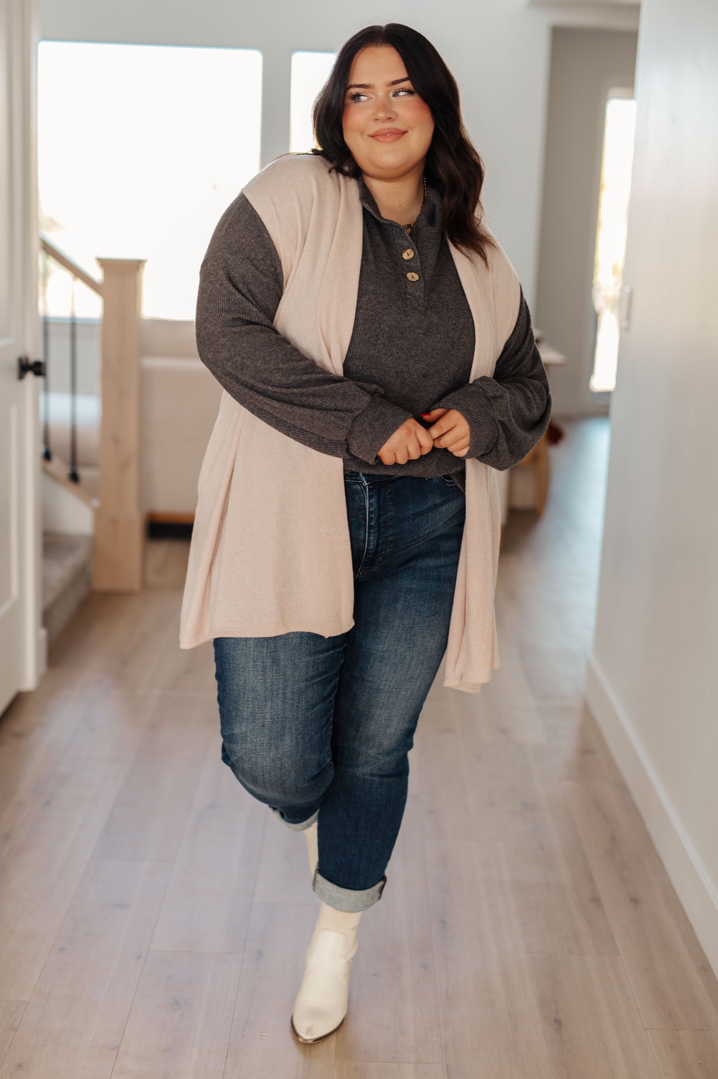 Beige sleeveless cardigan by White Birch
Lightweight Sweater Knit
Shawl Collar
Sleeveless
Pockets
Open Front
95% Polyester, 5% Spandex
True to Size