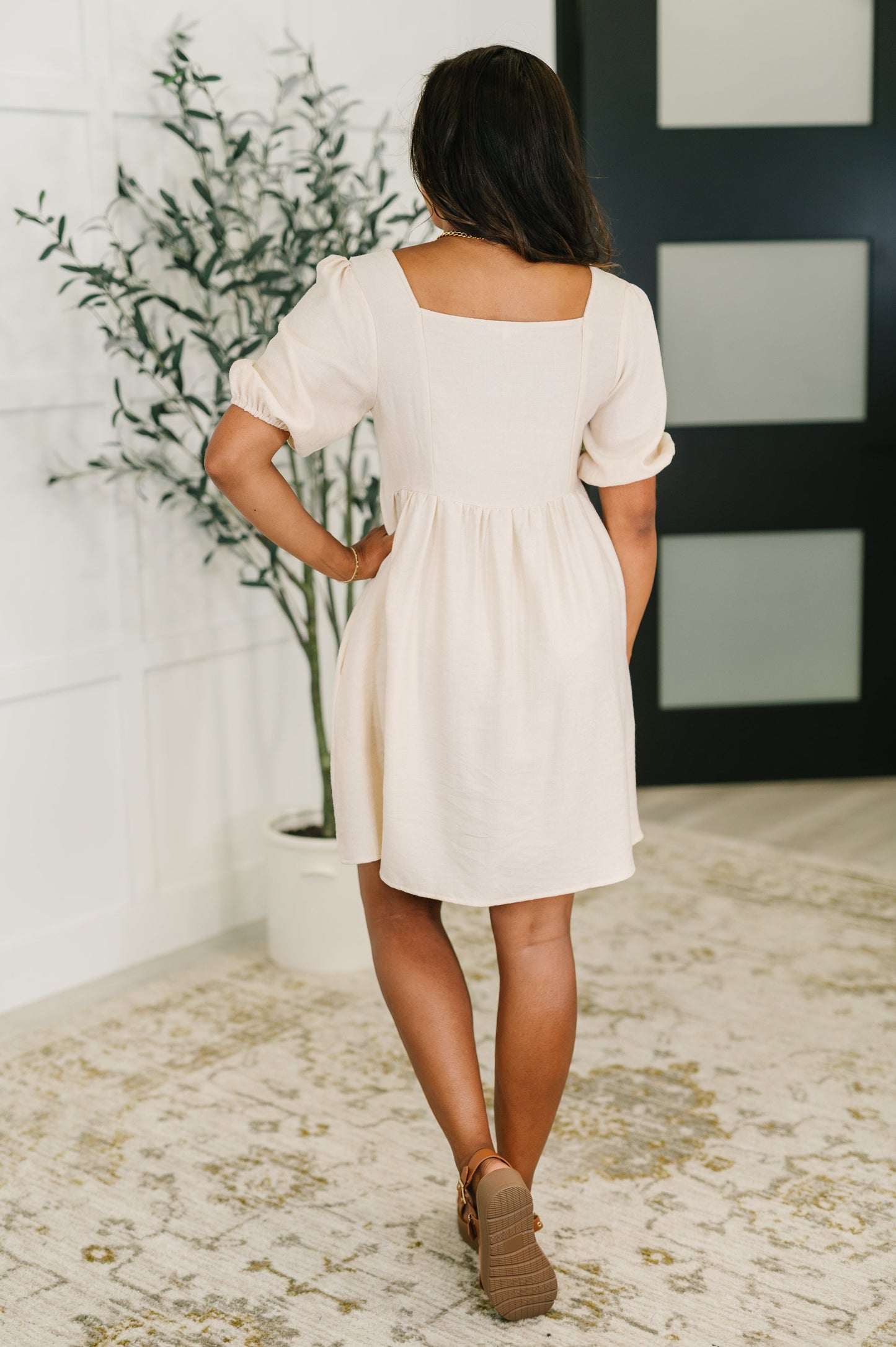 Beige Embroidered Dress
ightweight Small Wale Corduroy
True Embroidery
Square Neckline
Puff Sleeves
Button Front
Side Seam Pockets
65% Rayon, 35% Nylon
True to Size
