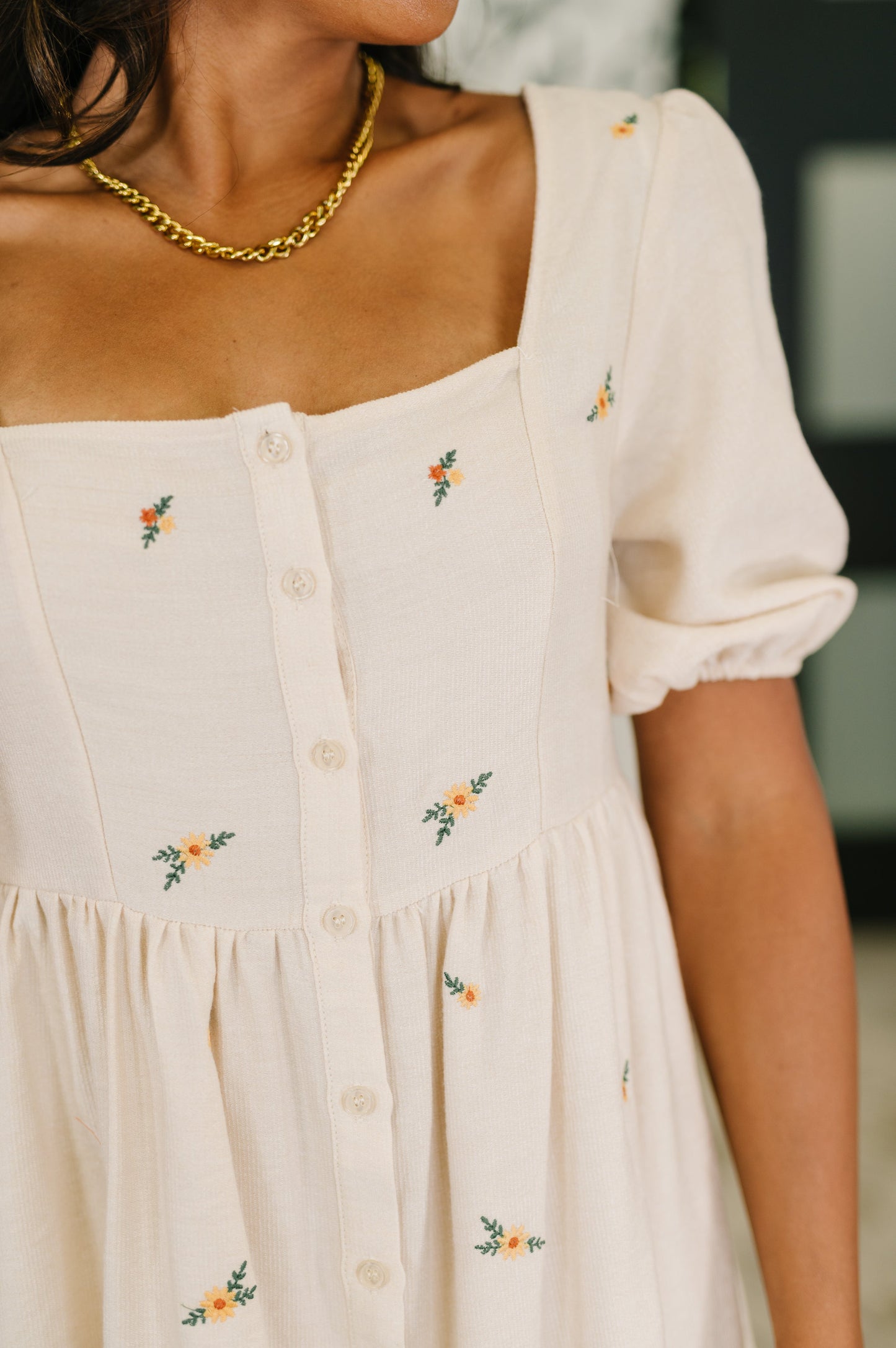 Beige Embroidered Dress
ightweight Small Wale Corduroy
True Embroidery
Square Neckline
Puff Sleeves
Button Front
Side Seam Pockets
65% Rayon, 35% Nylon
True to Size