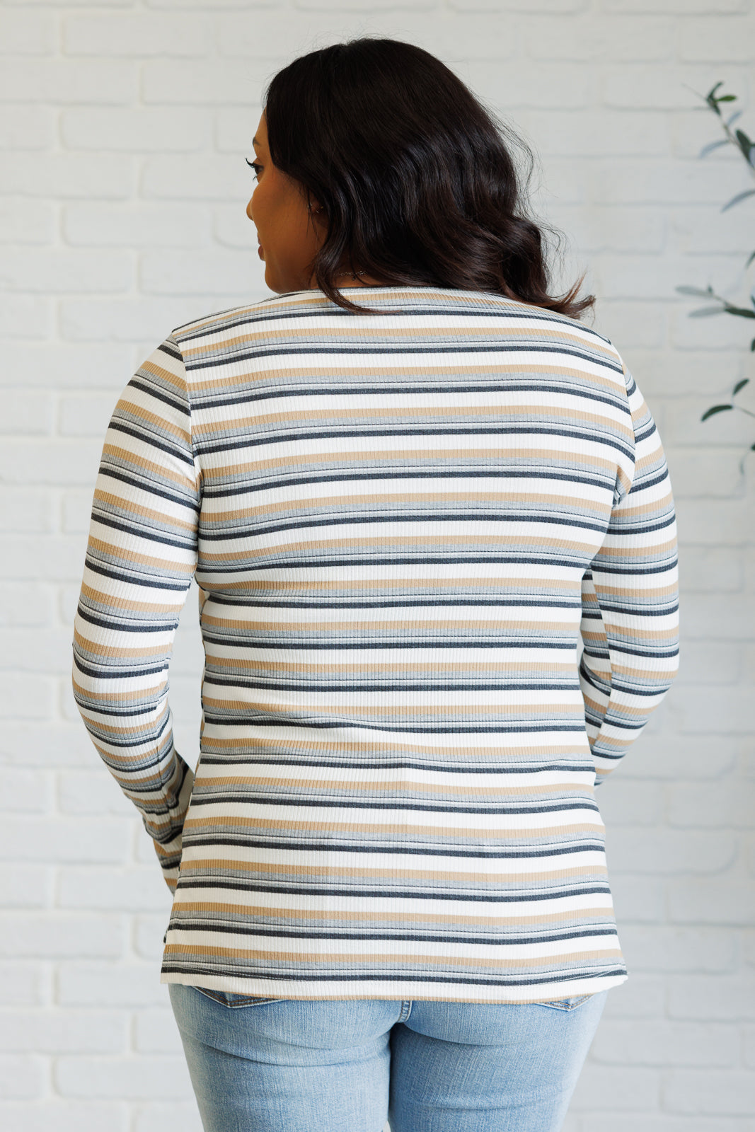 Long sleeve striped top by White Birch
Ribbed Knit
Round Neckline
Long Sleeve
Thumbholes
Side Slits
57% Polyester, 39% Rayon, 4% Spandex
True to Size