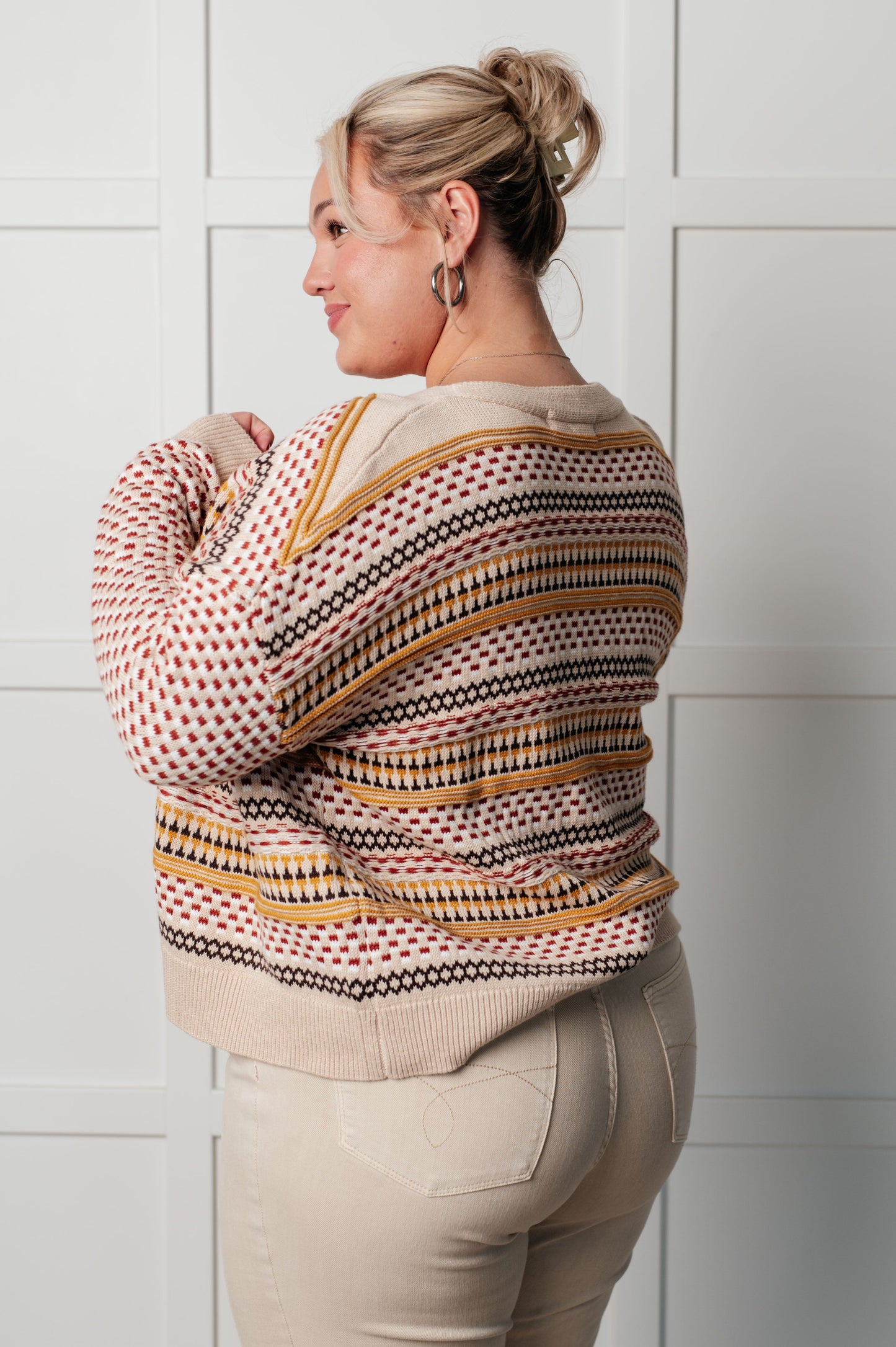 Sweater Knit Cardigan
Banded, Ribbed Neckline
V-Neckline
Full Front Button Closures
Drop Shoulder
Banded, Ribbed Sleeve Cuff
Banded, Ribbed Hemline
55% Acrylic, 45% Cotton
True to Size