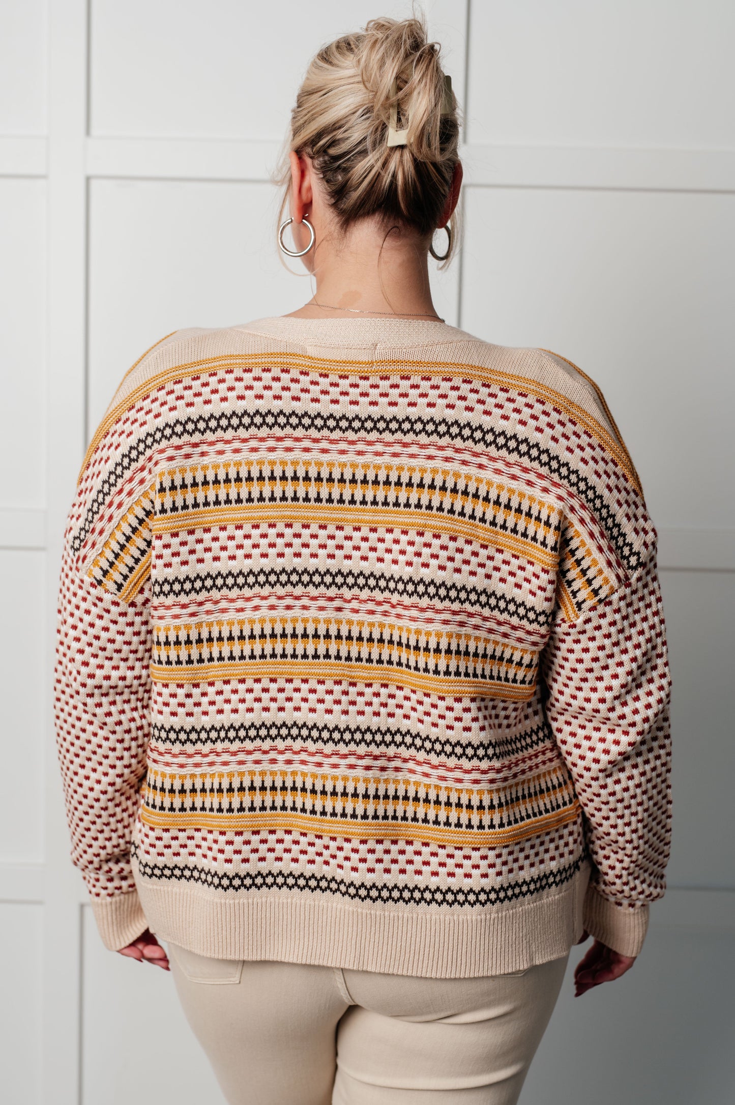 Sweater Knit Cardigan
Banded, Ribbed Neckline
V-Neckline
Full Front Button Closures
Drop Shoulder
Banded, Ribbed Sleeve Cuff
Banded, Ribbed Hemline
55% Acrylic, 45% Cotton
True to Size