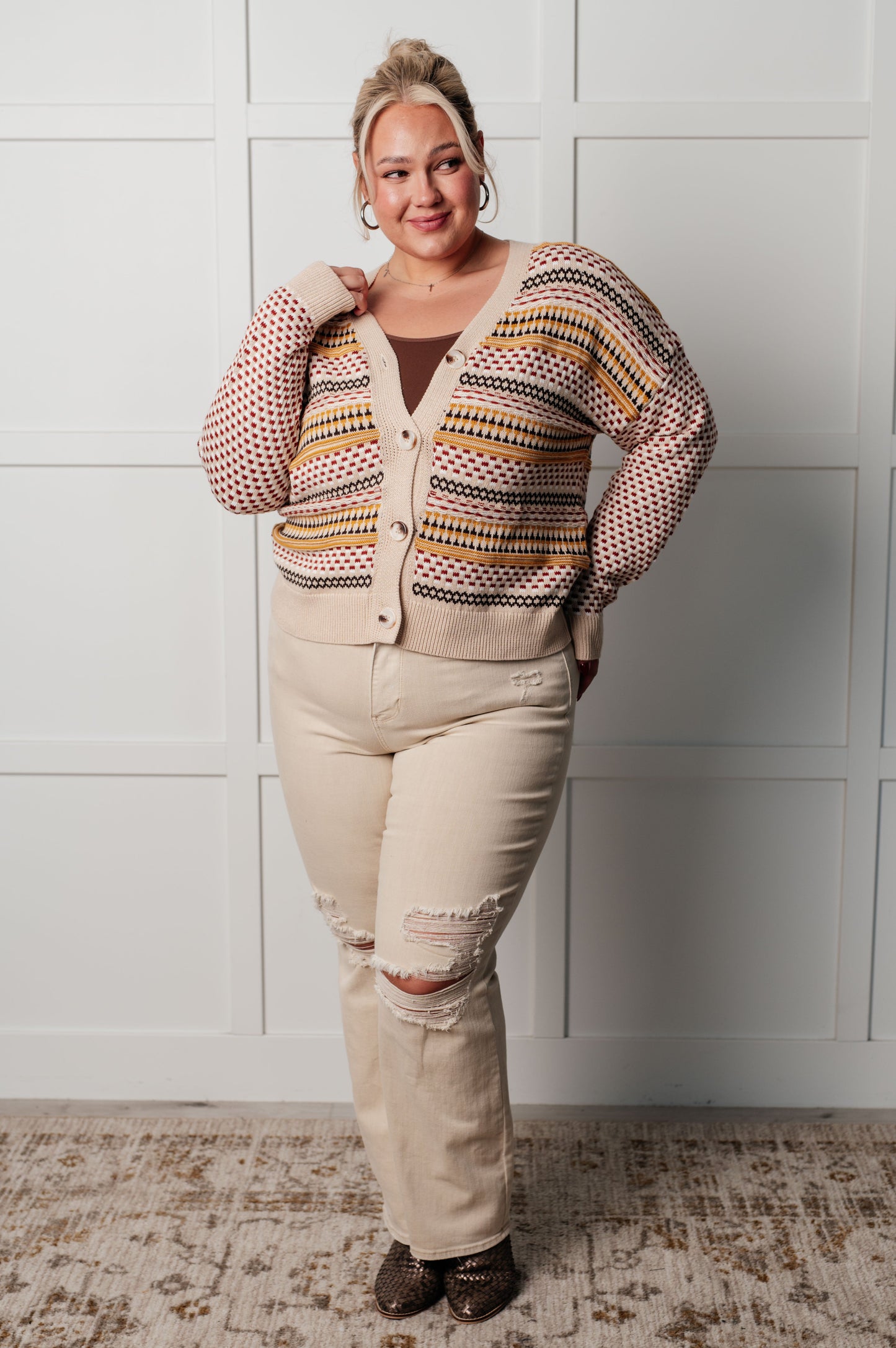 Sweater Knit Cardigan
Banded, Ribbed Neckline
V-Neckline
Full Front Button Closures
Drop Shoulder
Banded, Ribbed Sleeve Cuff
Banded, Ribbed Hemline
55% Acrylic, 45% Cotton
True to Size