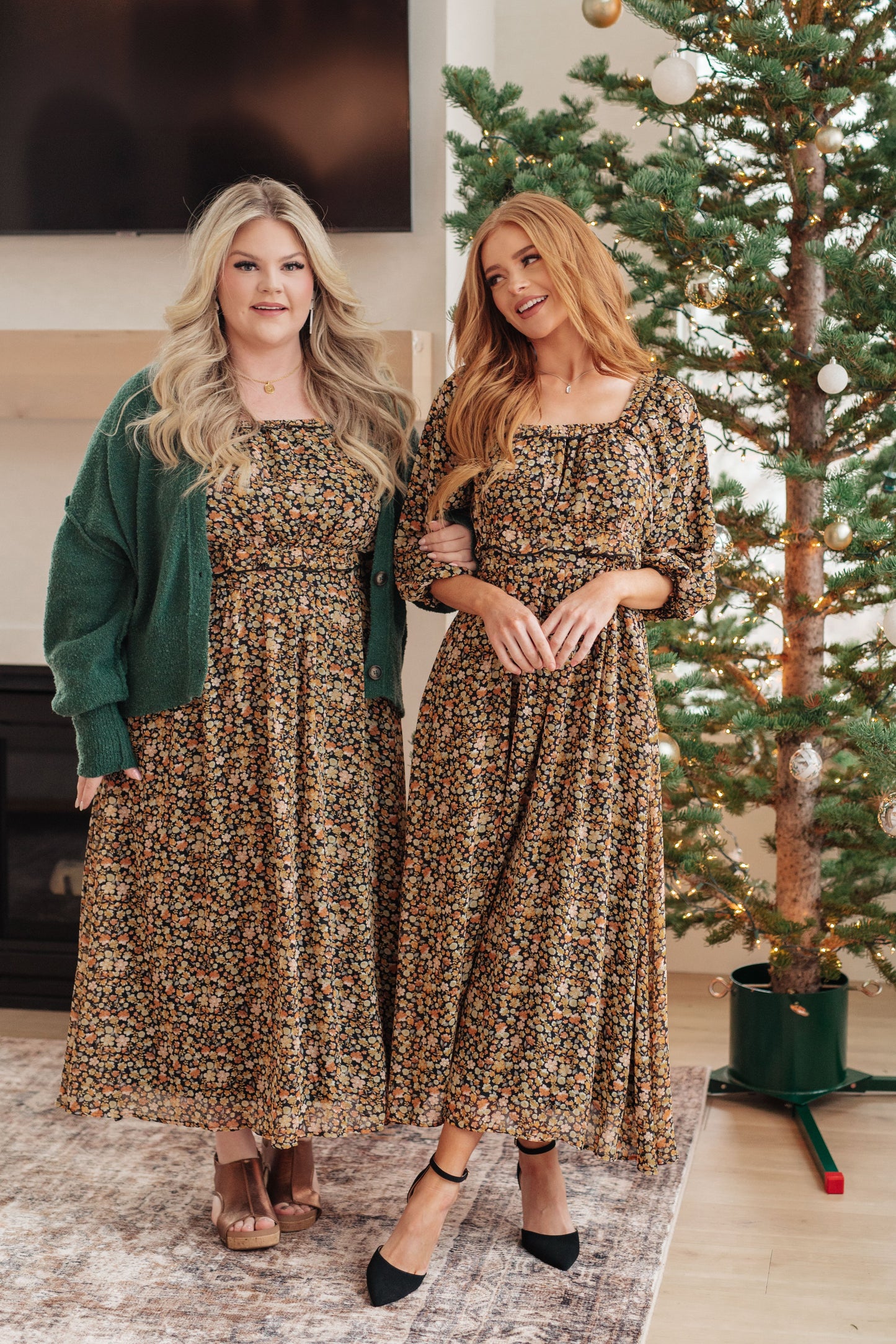 Floral Poly Chiffon Maxi dress by Polagram
Square Neckline
3/4 Length Sheer Sleeves
Cased Elastic Waistband
Ruffle Details
Pockets
Fully Lined
Self 100% Polyester
Lining 100% Polyester
True to Size