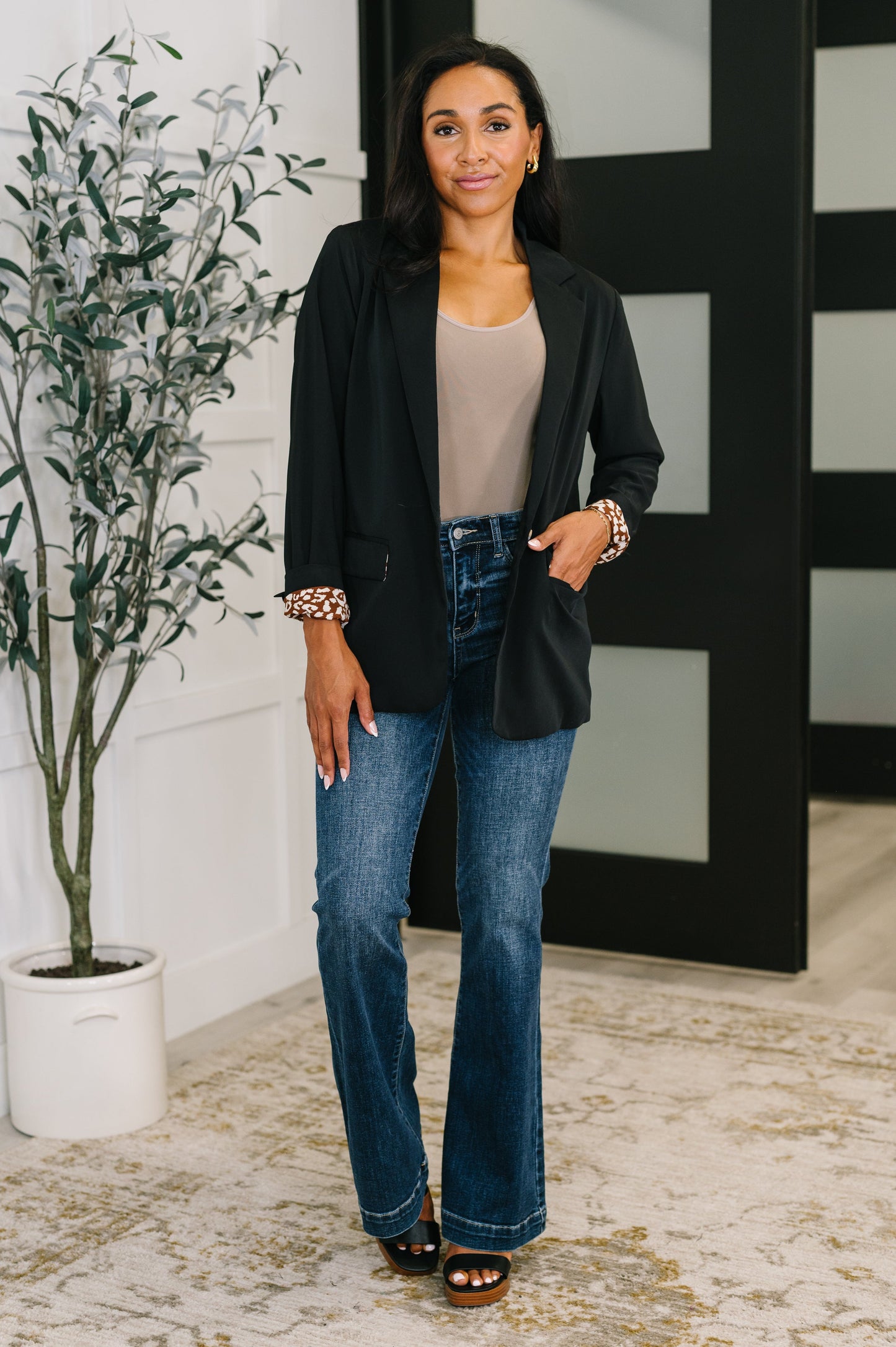 Black Woven Suiting Blazer by Jodifil
Lightweight
Fully Lined
Single Button Closure
Back Vent
Relaxed Silhouette
100% Polyester
True to Size