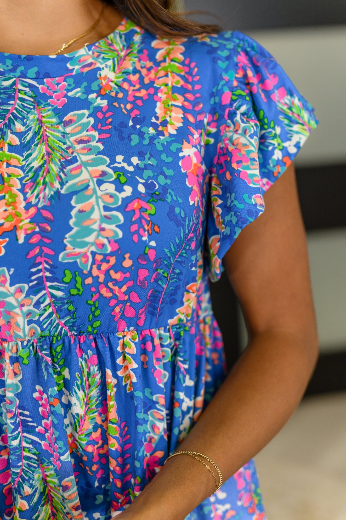 Flutter sleeve top in Blue by Haptics
Buttery Smooth Knit
High Stretch
Banded Round Neckline
Double Layered Flutter Sleeve
Gathered Tier
Babydoll Silhouette
95% Polyester, 5% Spandex
True to Size