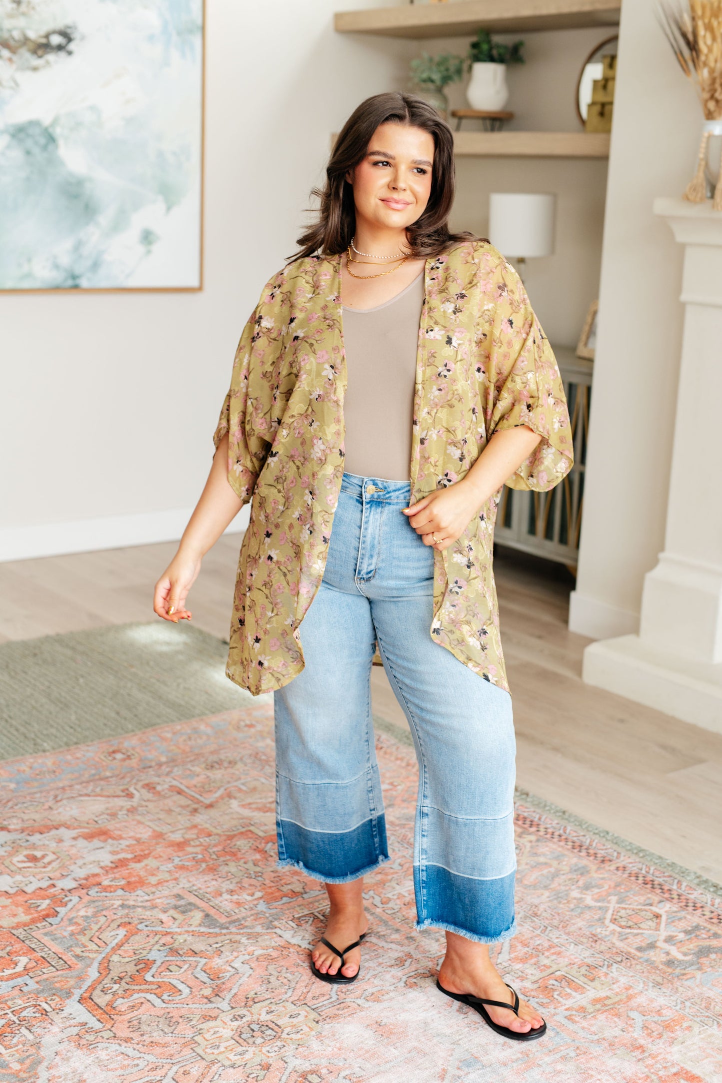 Open Front Floral Cardigan
Short Sleeve
Batwing
Embroidered Floral Contrast
100% Polyester
True to Size