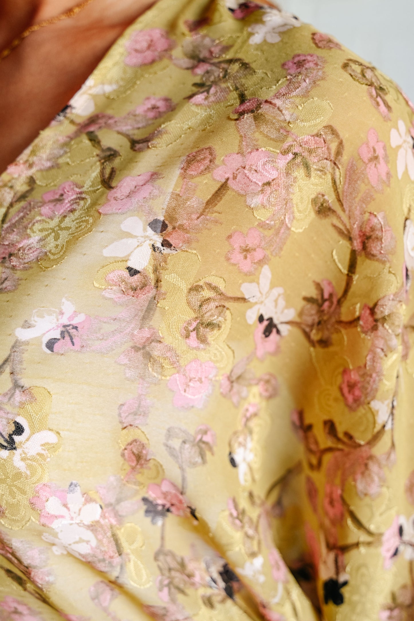 Open Front Floral Cardigan
Short Sleeve
Batwing
Embroidered Floral Contrast
100% Polyester
True to Size