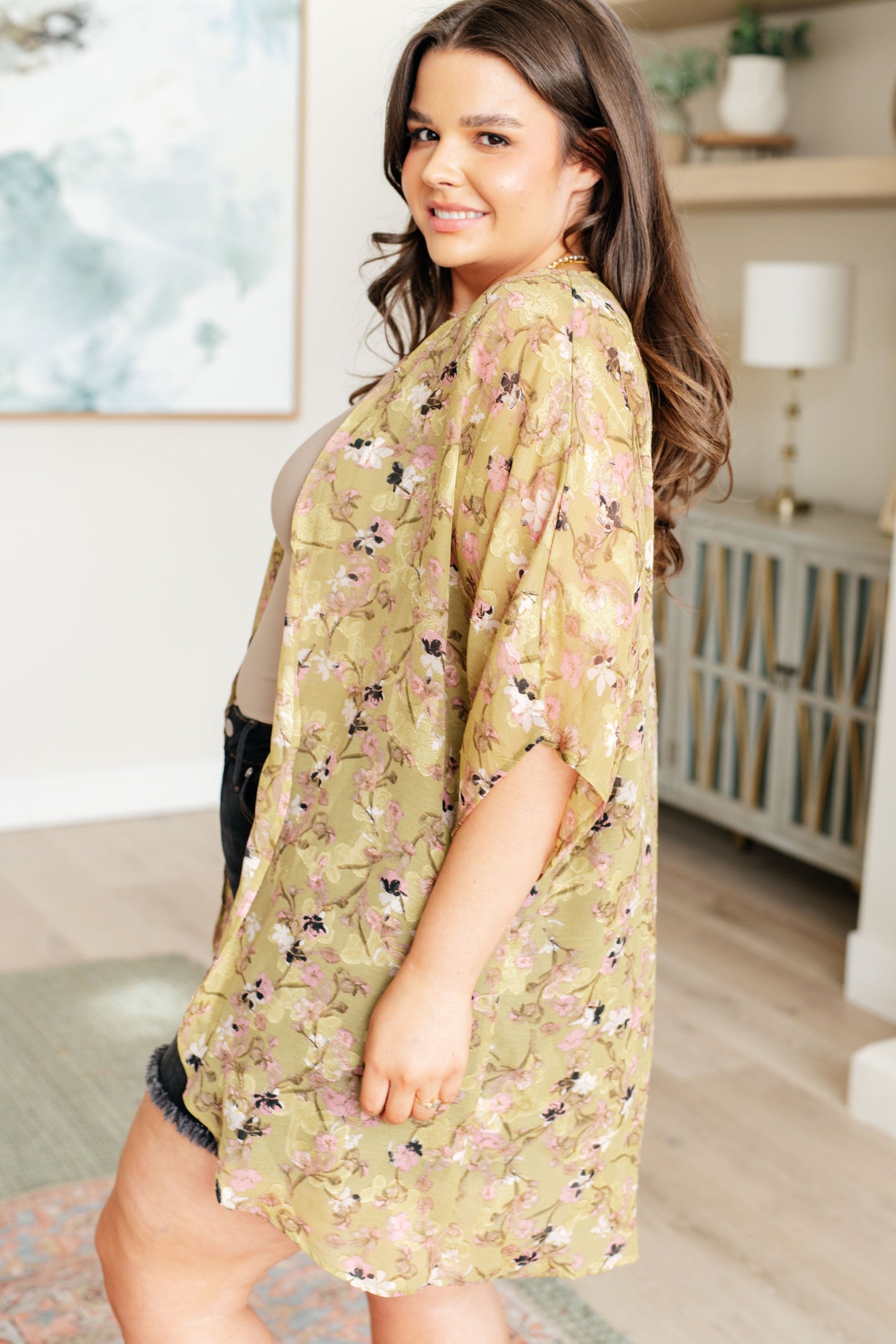 Open Front Floral Cardigan
Short Sleeve
Batwing
Embroidered Floral Contrast
100% Polyester
True to Size