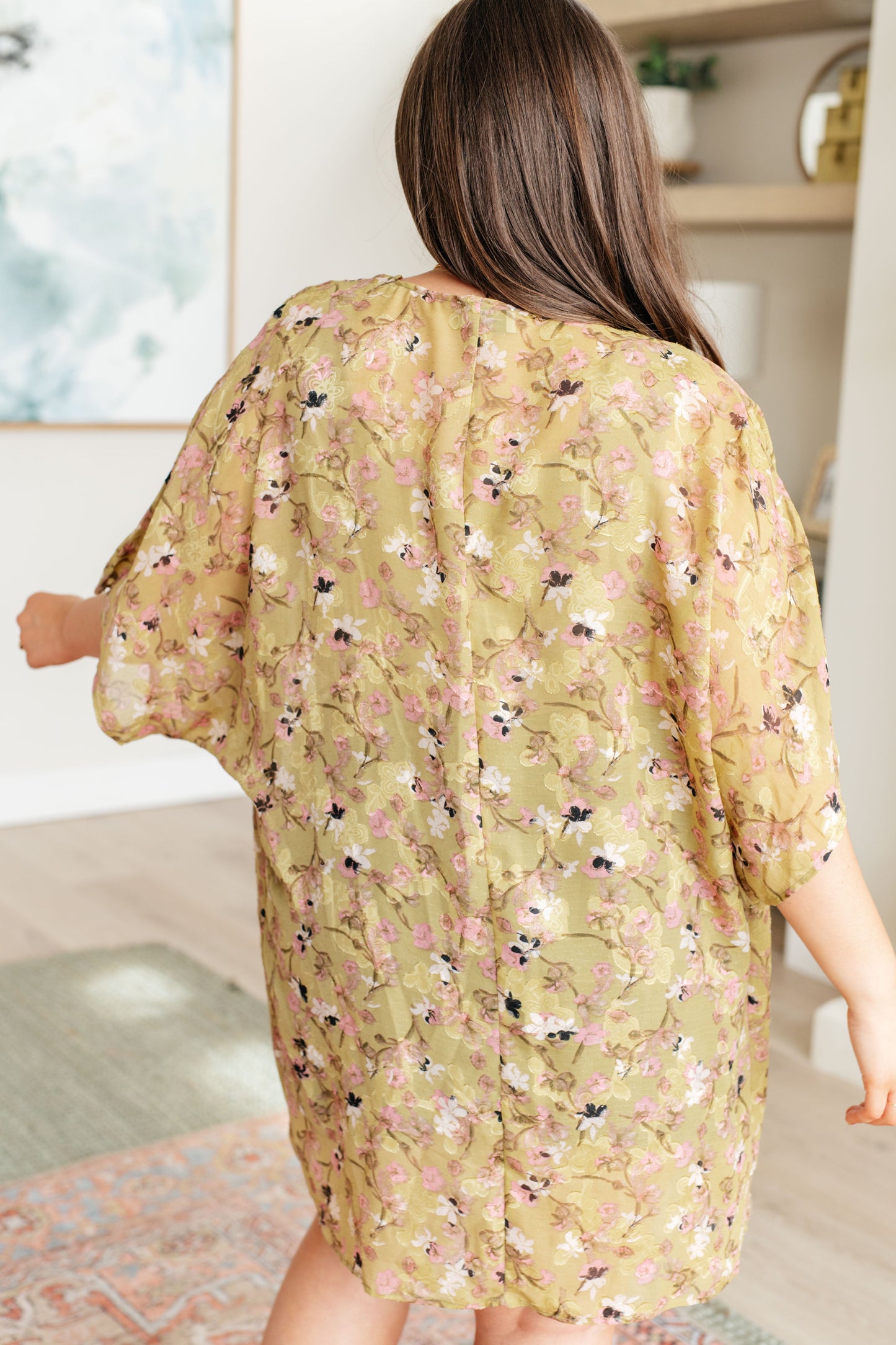Open Front Floral Cardigan
Short Sleeve
Batwing
Embroidered Floral Contrast
100% Polyester
True to Size