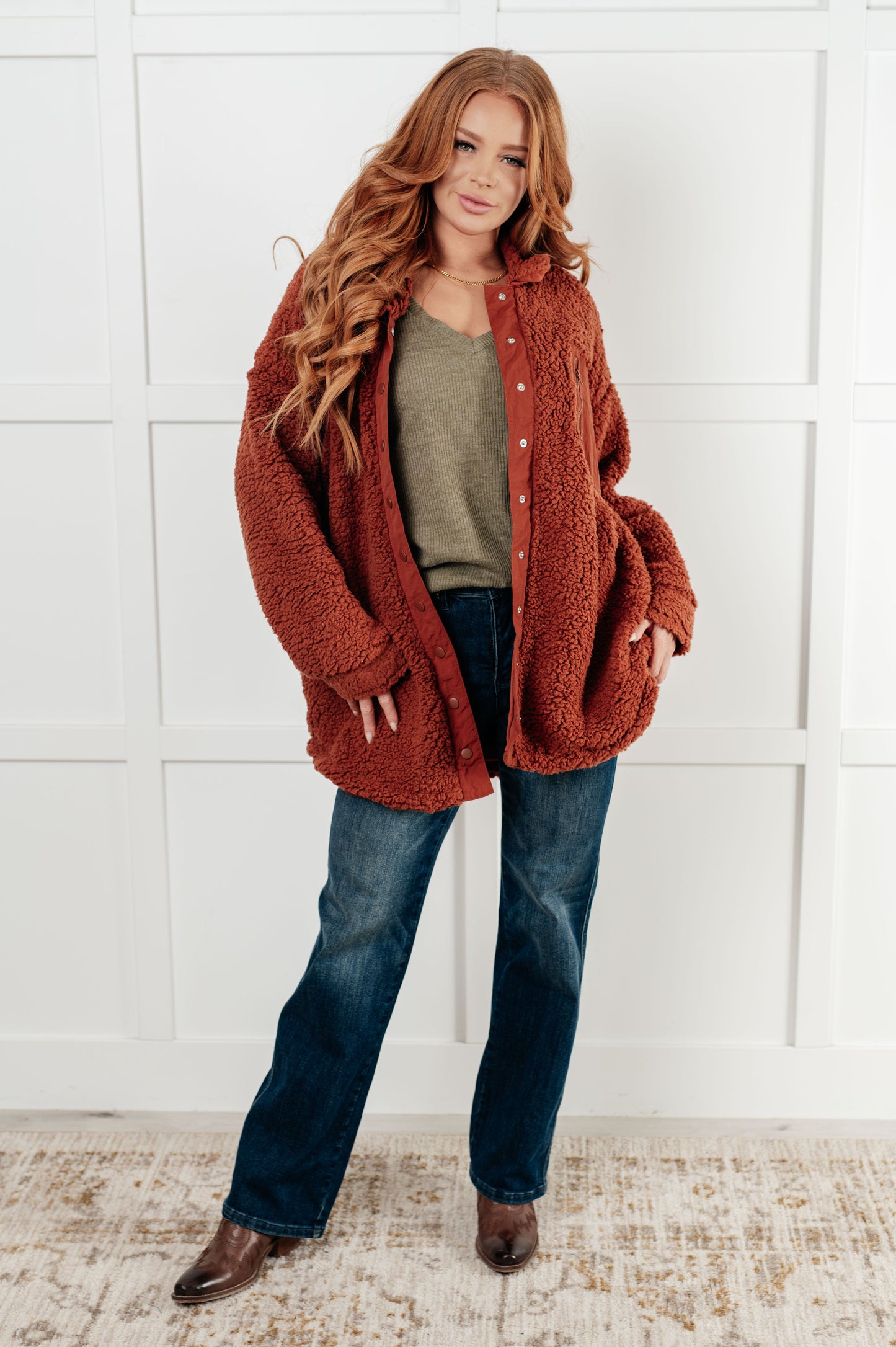 Long sleeve Ribbed Knit top in Olive
V-Neckline
Dropped Shoulder
Exposed Seams
85% Poly, 10% Viscose, 5% Elastane
True to Size