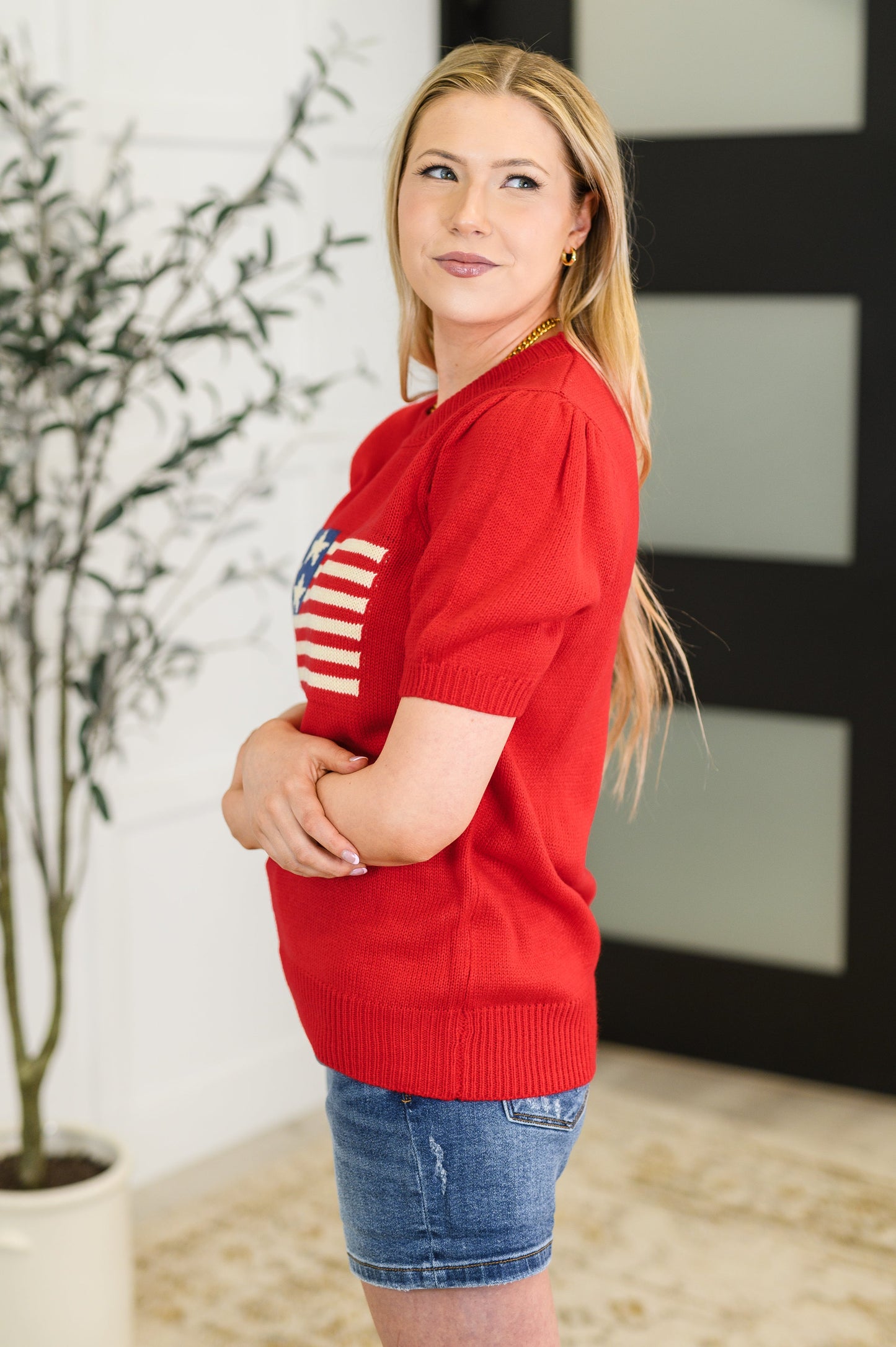 Red, Light-Mid Weight Sweater Knit Top
Banded, Ribbed Round Neckline
Gathered Shoulder
Banded Sleeve Cuff
Balloon Sleeve
Banded, Ribbed Hemline
100% Acrylic
True to Size