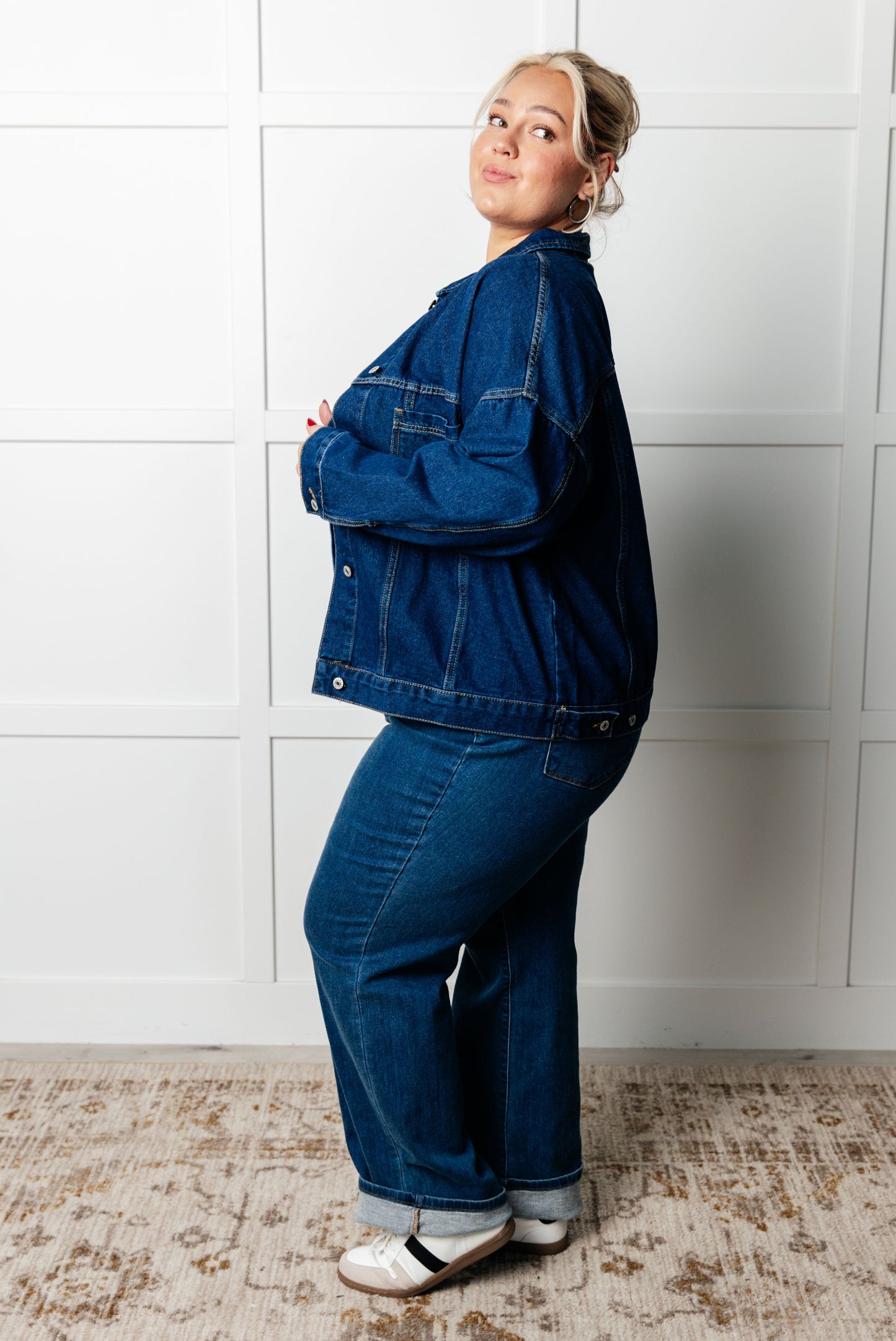 Denim Jacket
Collared Neckline
Full Front Button Closures
Functional Chest Patch Pockets
Sleeve Cuff Button Closure
Back Pleat Detail
75% Cotton, 25% Polyester
True to Size