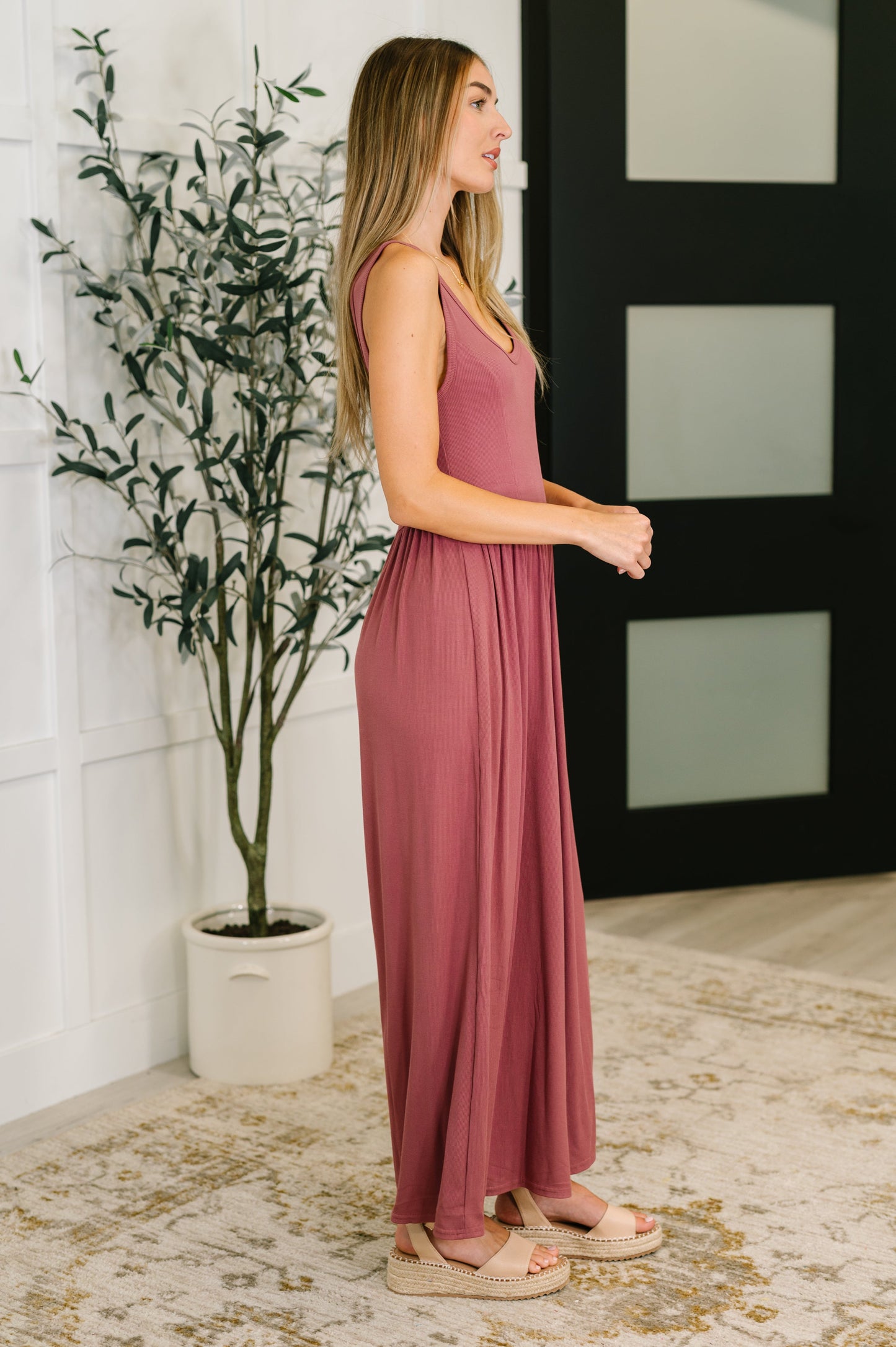 Mauve wide leg jumpsuit by Very J
Ribbed Knit
High Stretch
Scooped Neckline
Cased Elastic Waistband
Wide Leg Silhouette
90% Rayon, 10% Spandex
True to Size