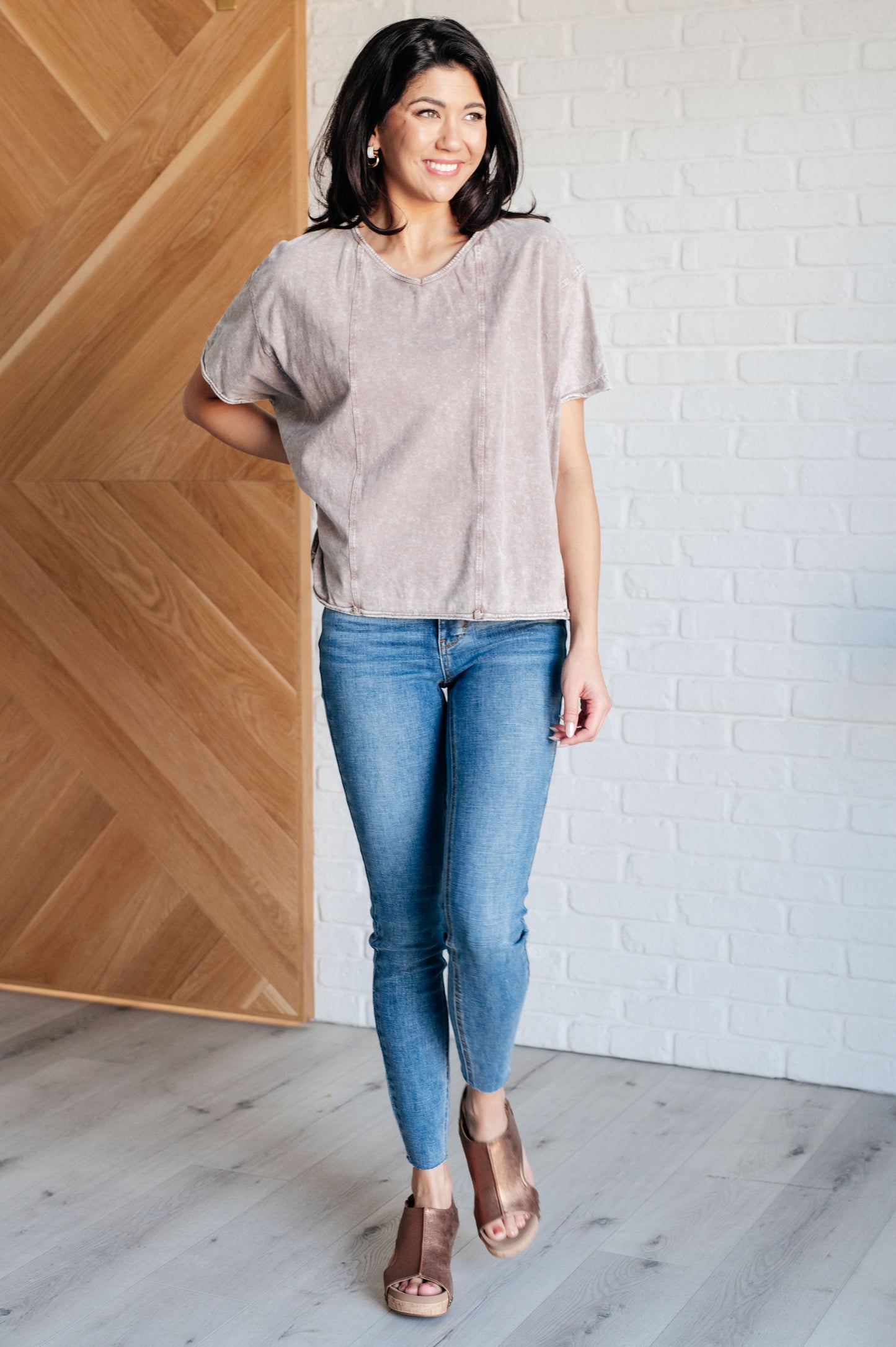 Jersey Knit, short sleeve
Mineral Washed
V-Neckline
Dolman Sleeve
Boxy Fit
Raw Rolled Hem
100% Cotton
True to Size