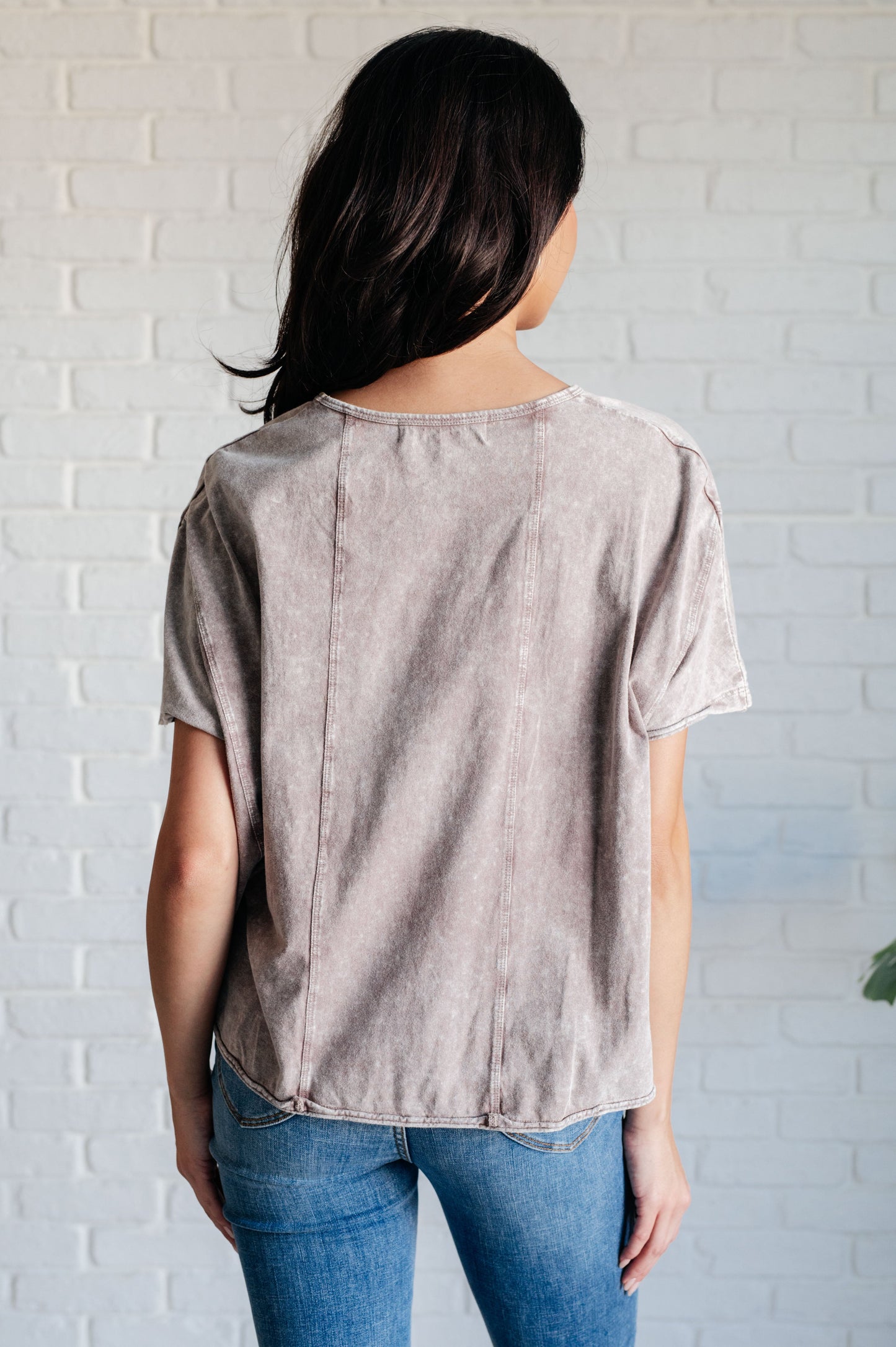 Jersey Knit, short sleeve
Mineral Washed
V-Neckline
Dolman Sleeve
Boxy Fit
Raw Rolled Hem
100% Cotton
True to Size