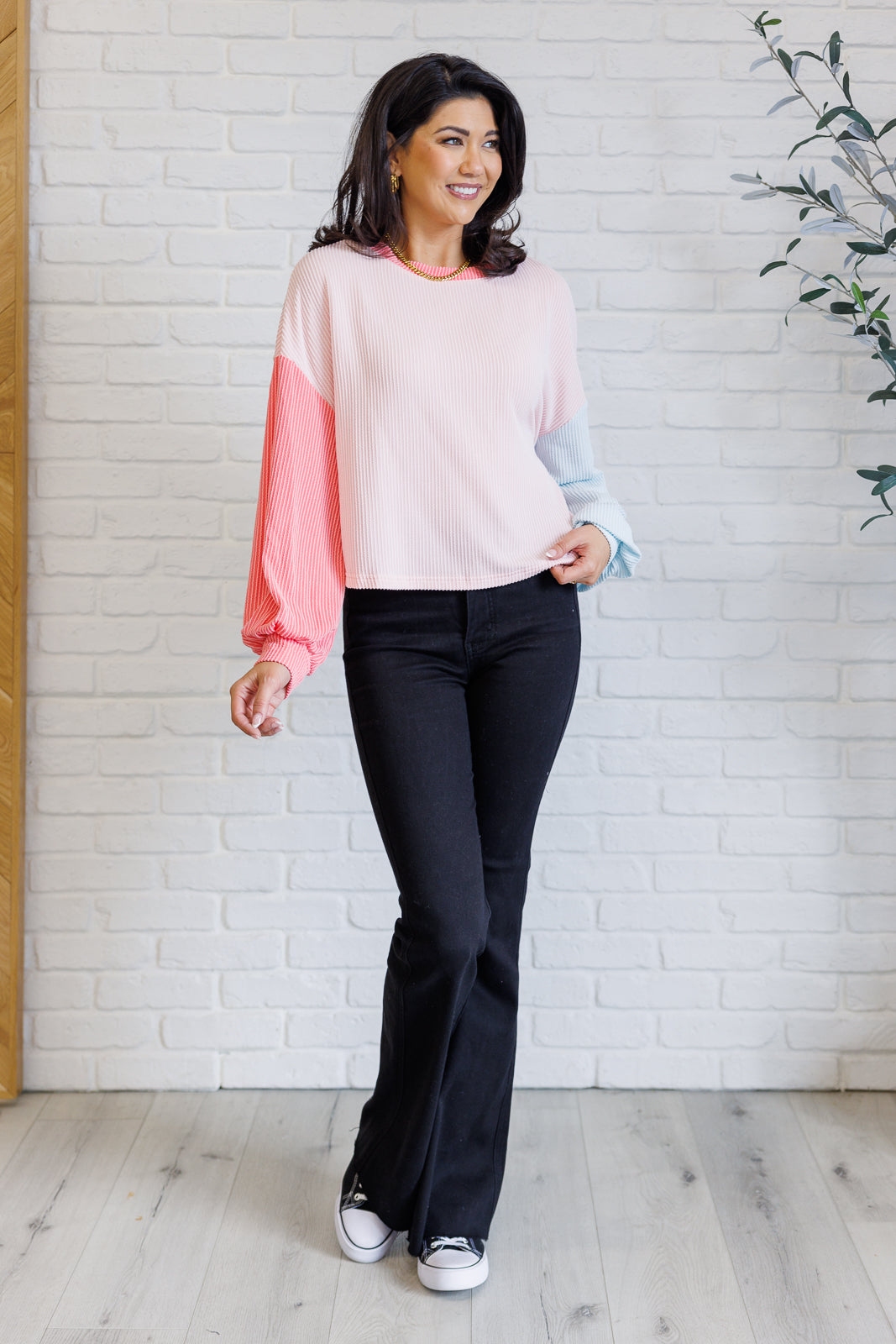 Corded Knit long sleeve top
Banded Round Neckline
Drop Shoulder
Banded Sleeve Cuff
75% Polyester, 20% Viscose, 5% Elastane
True to Size